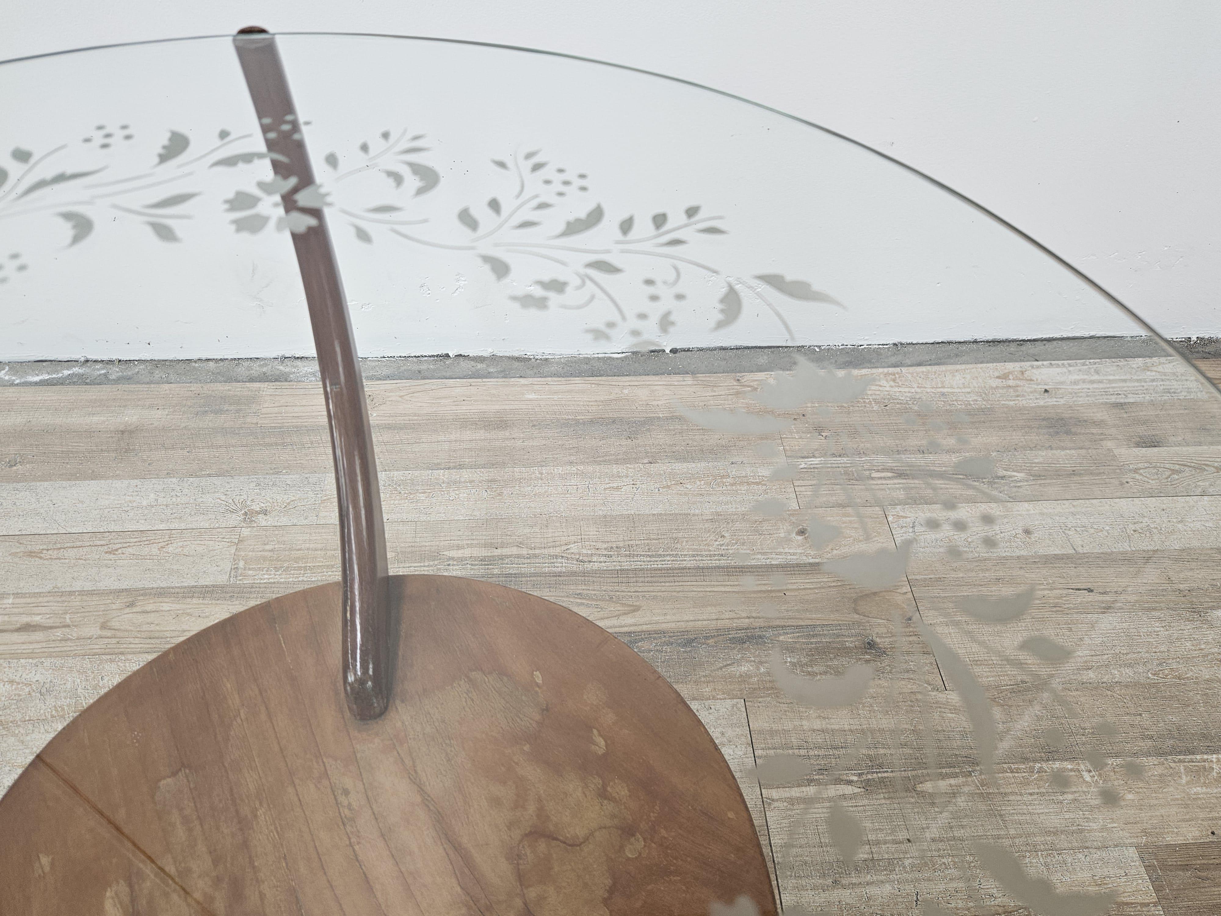 Mid-20th Century Tavolino Art Decò con piano in vetro lavorato For Sale
