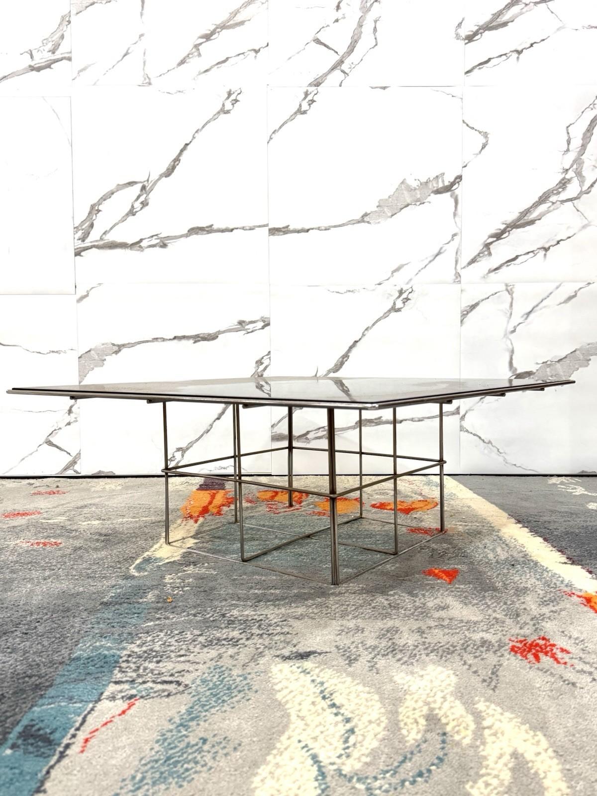 Table basse 70's design moderne italien grille en acier Excellent état - En vente à Taranto, IT