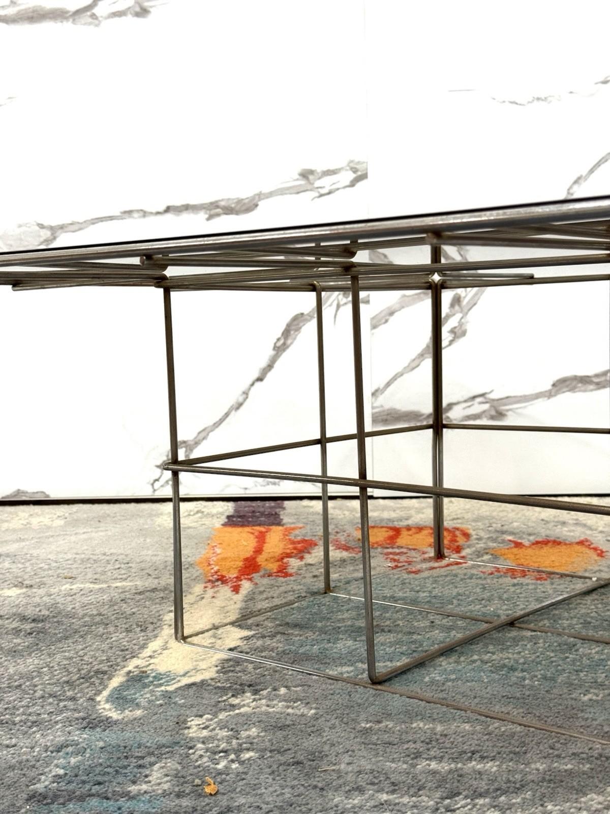 Acier Table basse 70's design moderne italien grille en acier en vente