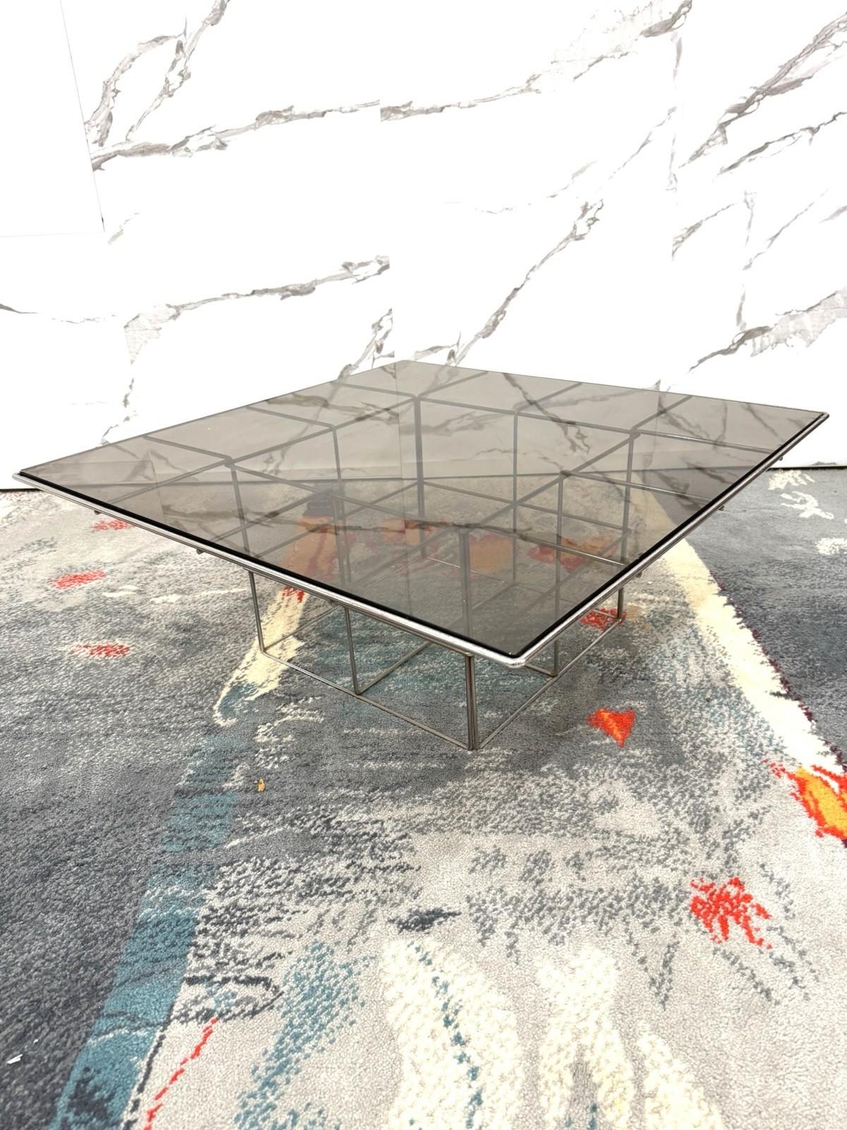 Table basse 70's design moderne italien grille en acier en vente 2
