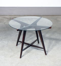 Low coffee table, design attributed to Paolo BUFFA, with round glass top. 1950s