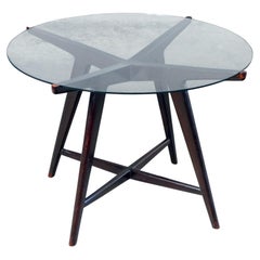 Tavolino basso, design attribuito a Paolo BUFFA, con piano tondo in vetro. 1950s