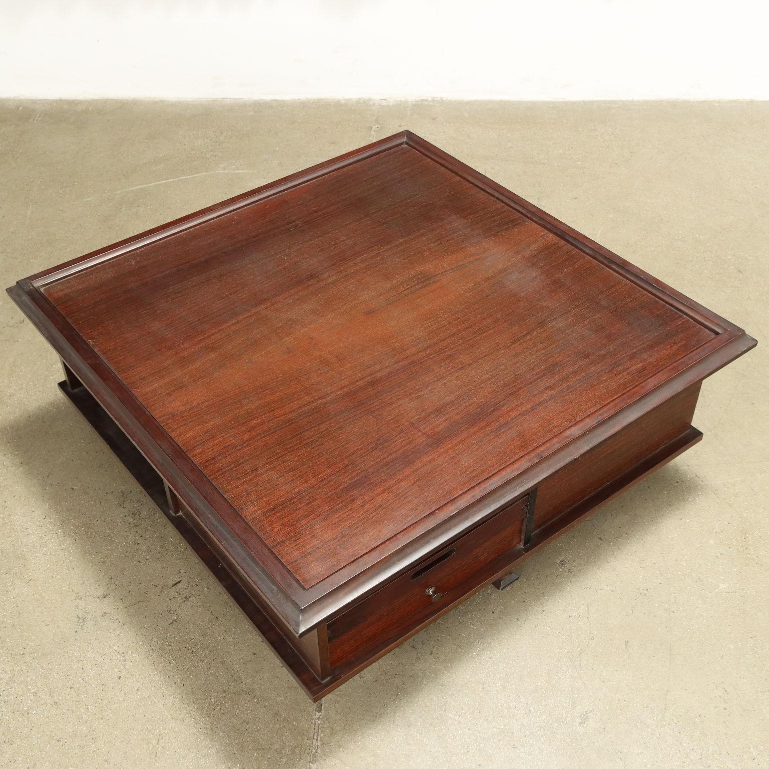 Low wooden coffee table Years 60-70 In Good Condition For Sale In Milano, IT