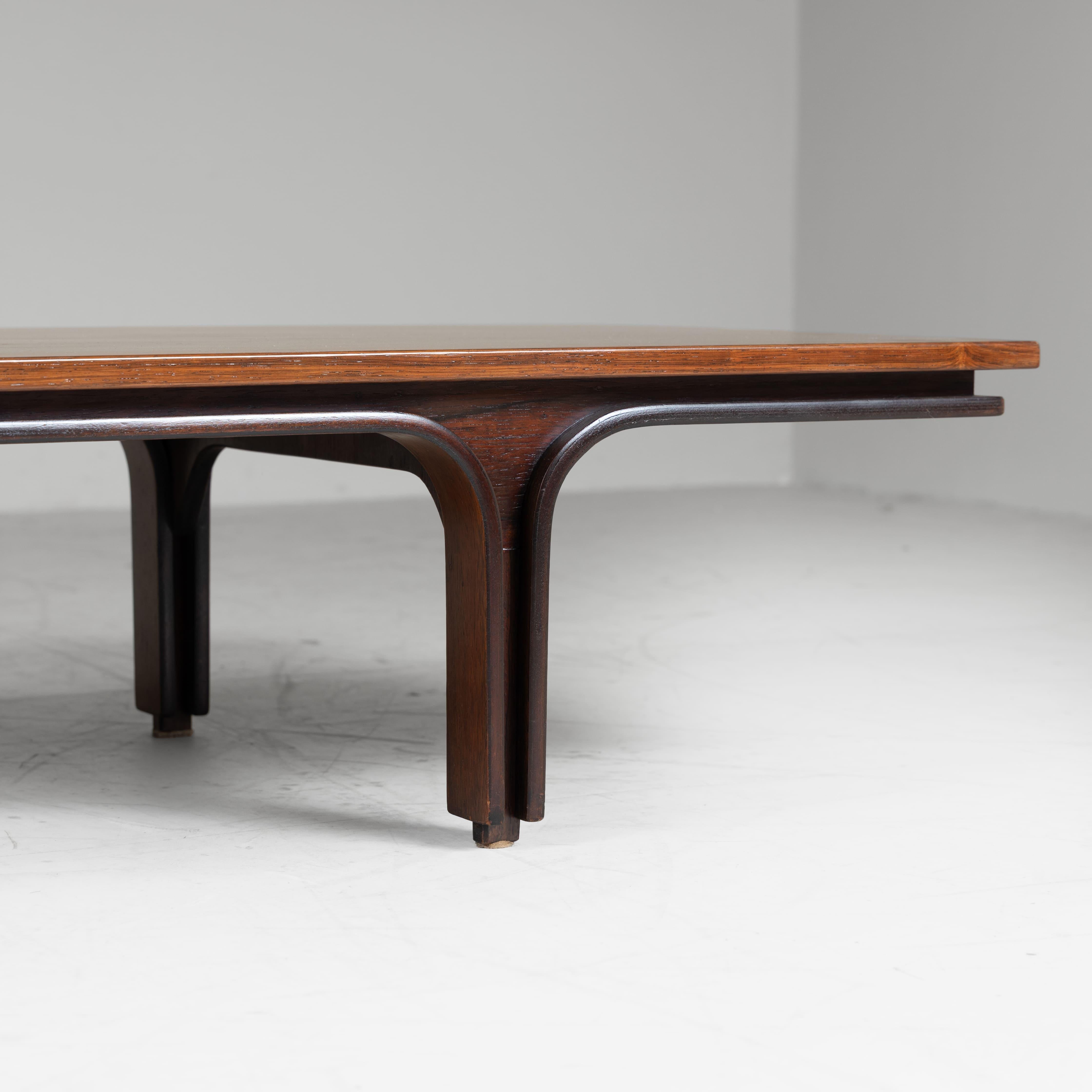 Tavolino basso in legno di Gianfranco Frattini per Bernini, 1960 Italian en venta