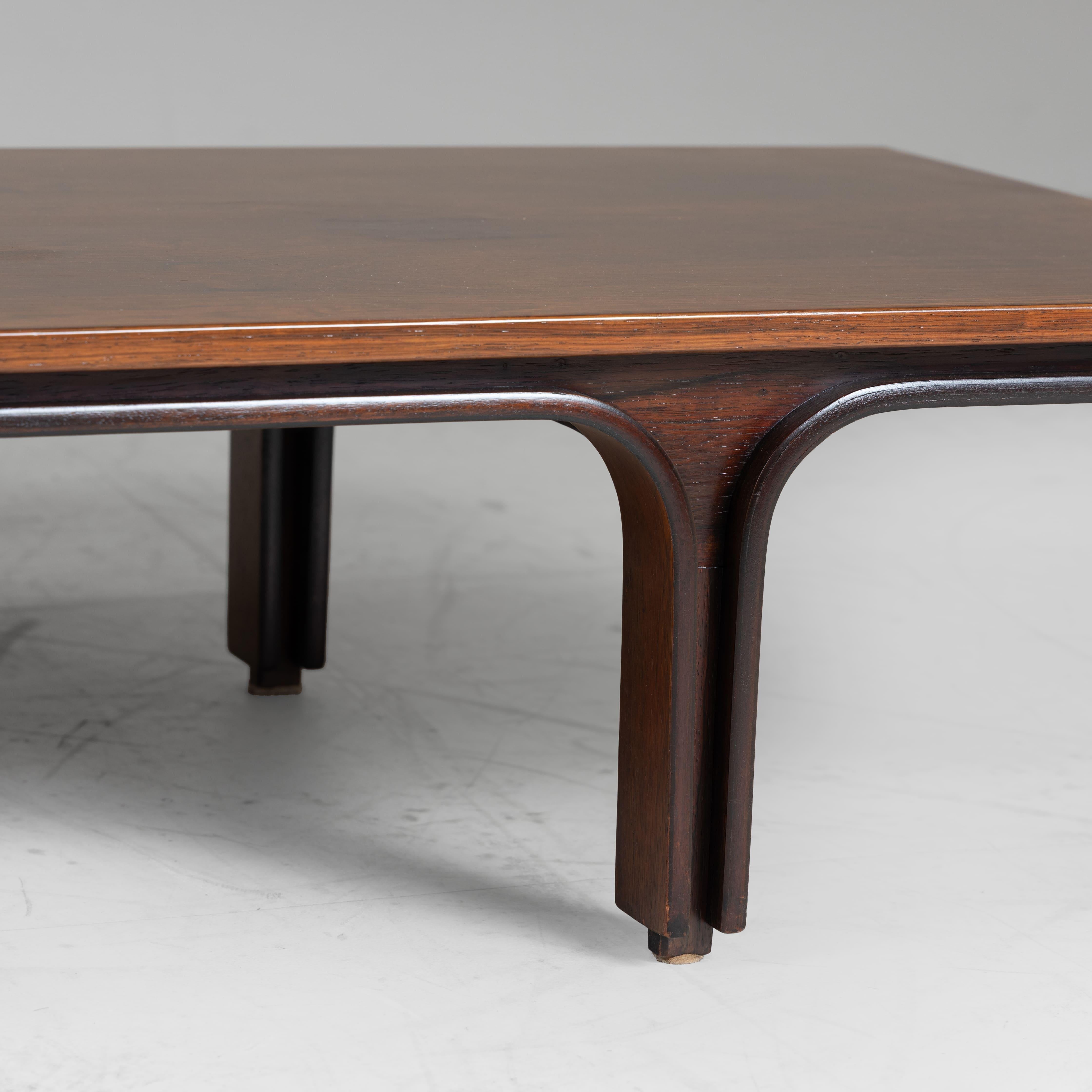 Tavolino basso in legno di Gianfranco Frattini per Bernini, 1960 en Bueno estado para la venta en Milano, Lombardia