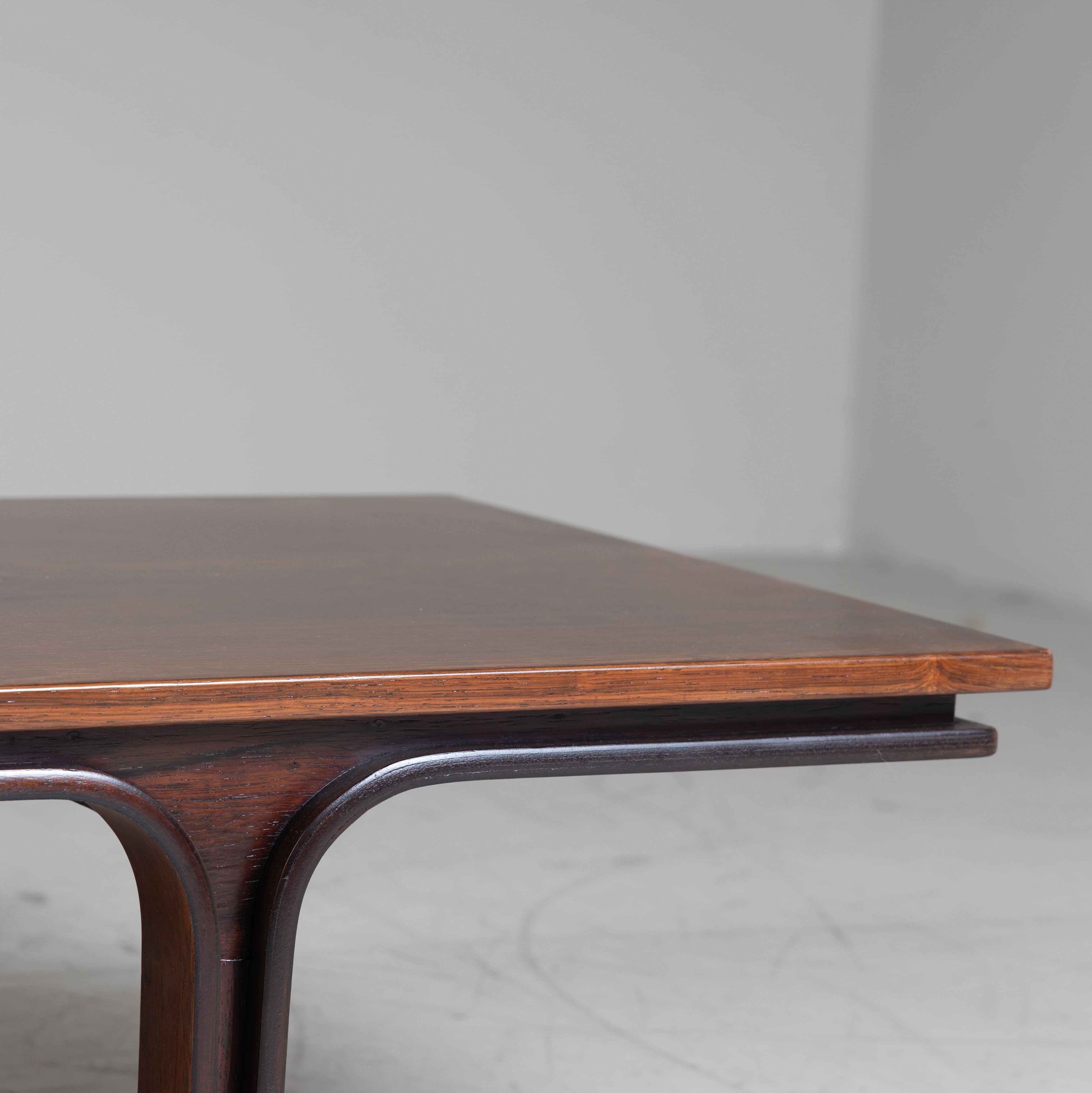 Tavolino basso in legno di Gianfranco Frattini per Bernini, 1960 Mid-20th Century en venta