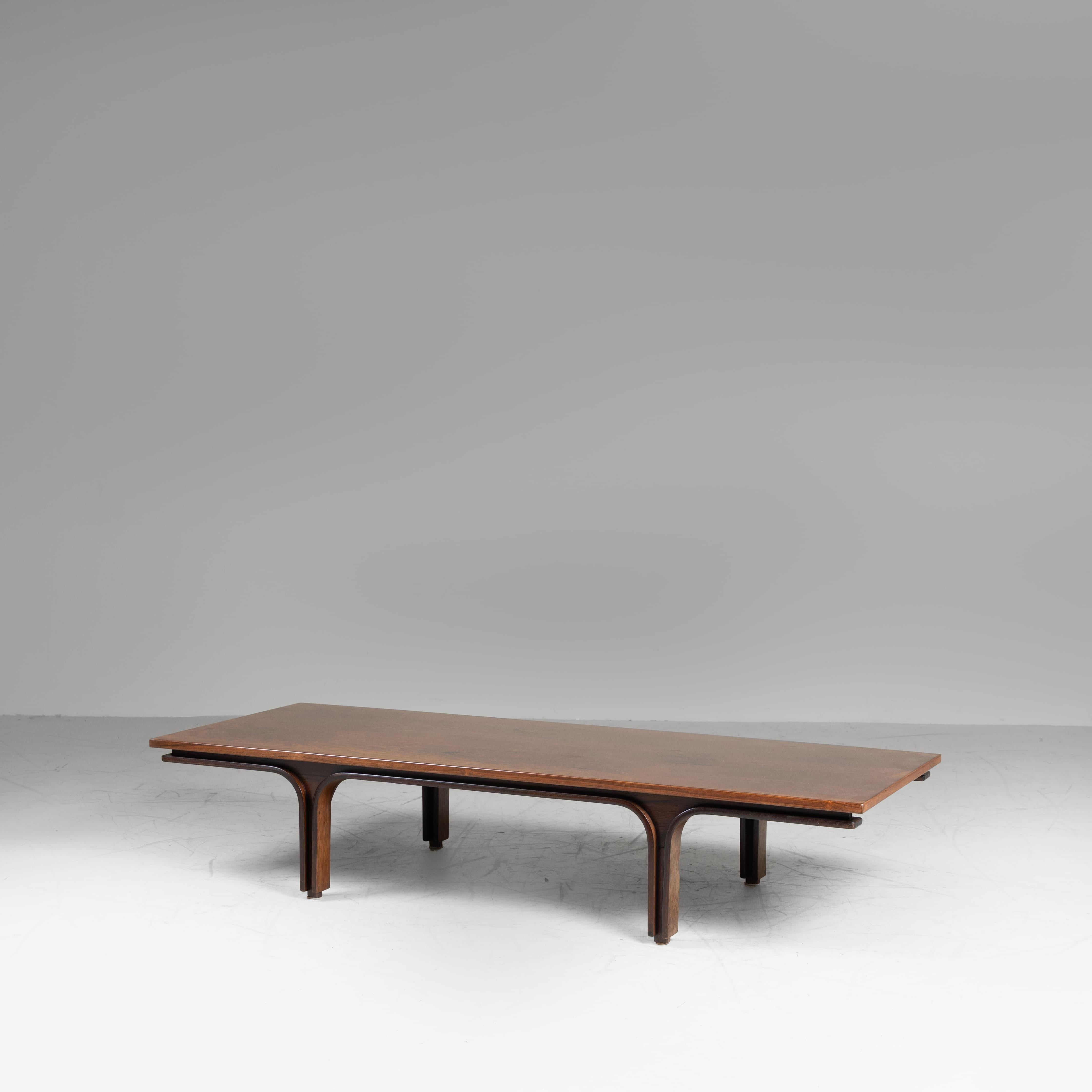 Tavolino basso in legno di Gianfranco Frattini per Bernini, 1960 en venta 2
