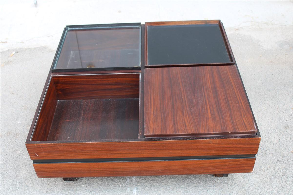 Italian Tavolino Basso in legno quadrato con vassoi Luigi Sormani 1960 Italia Ottone in vendita