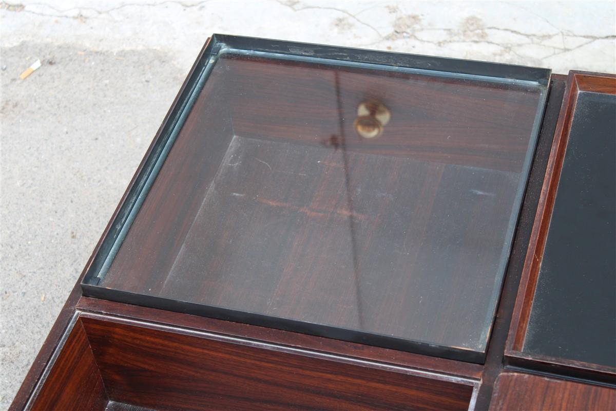 Tavolino Basso in legno quadrato con vassoi Luigi Sormani 1960 Italia Ottone in vendita 1