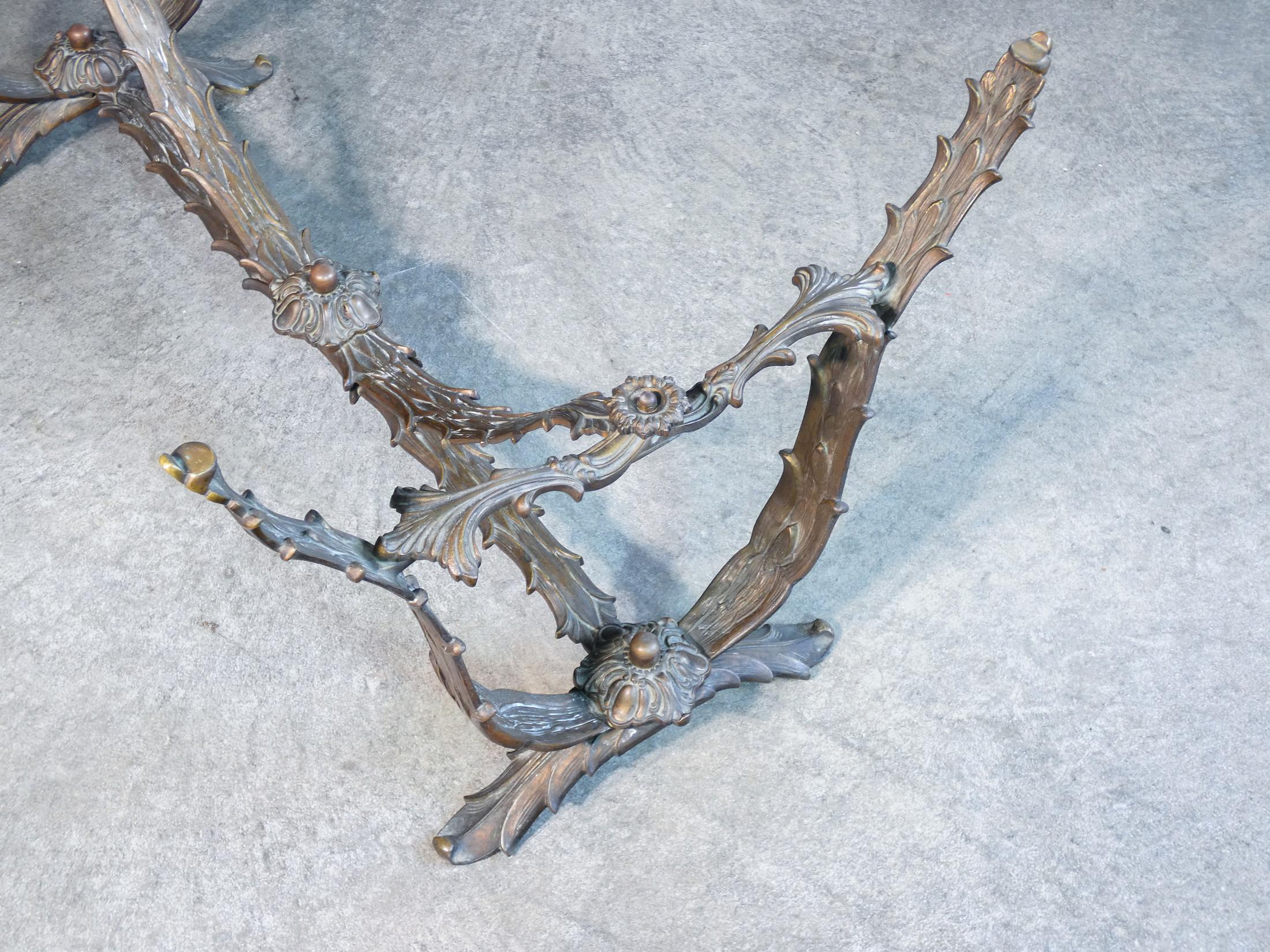 Table basse ref. Pier Luigi COLLI, base en bronze, plateau en verre. 1950s en vente 4
