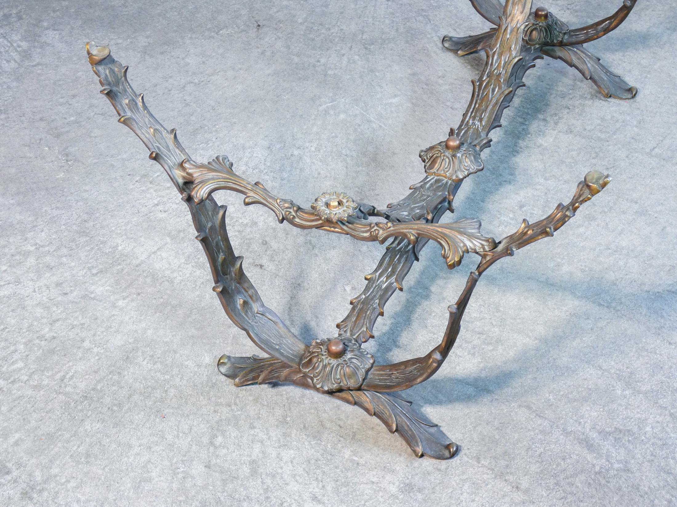 Table basse ref. Pier Luigi COLLI, base en bronze, plateau en verre. 1950s en vente 5