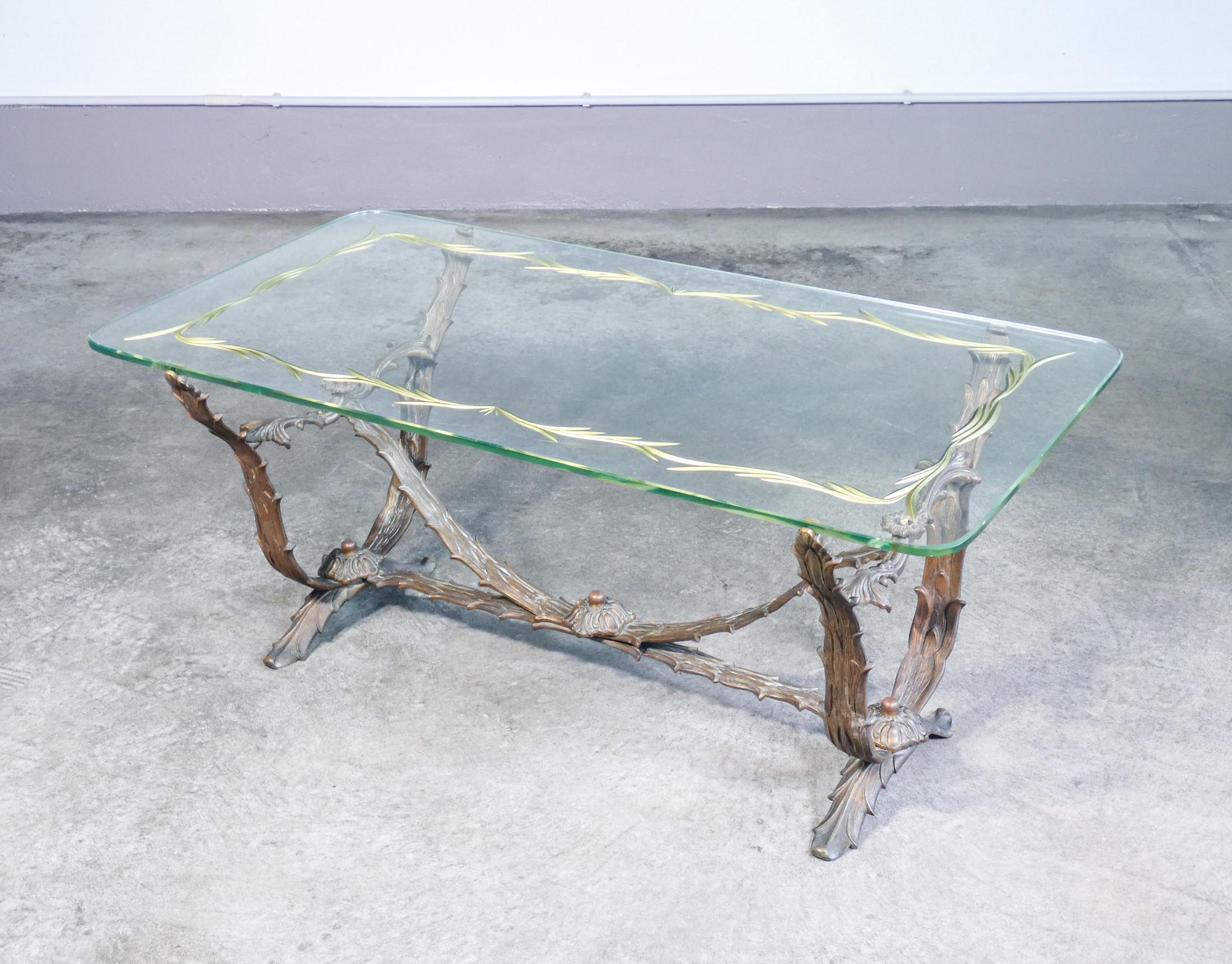 Table basse
se référant à la main
par Pier Luigi COLLI,
base et sommet en bronze
en verre rodé et doré.

ORIGINE
Italie

PÉRIODE
1950s

CONCEPTEUR
La ligne de la table basse remonte à la main du designer
Pier Luigi COLLI

MODÈLE
Table