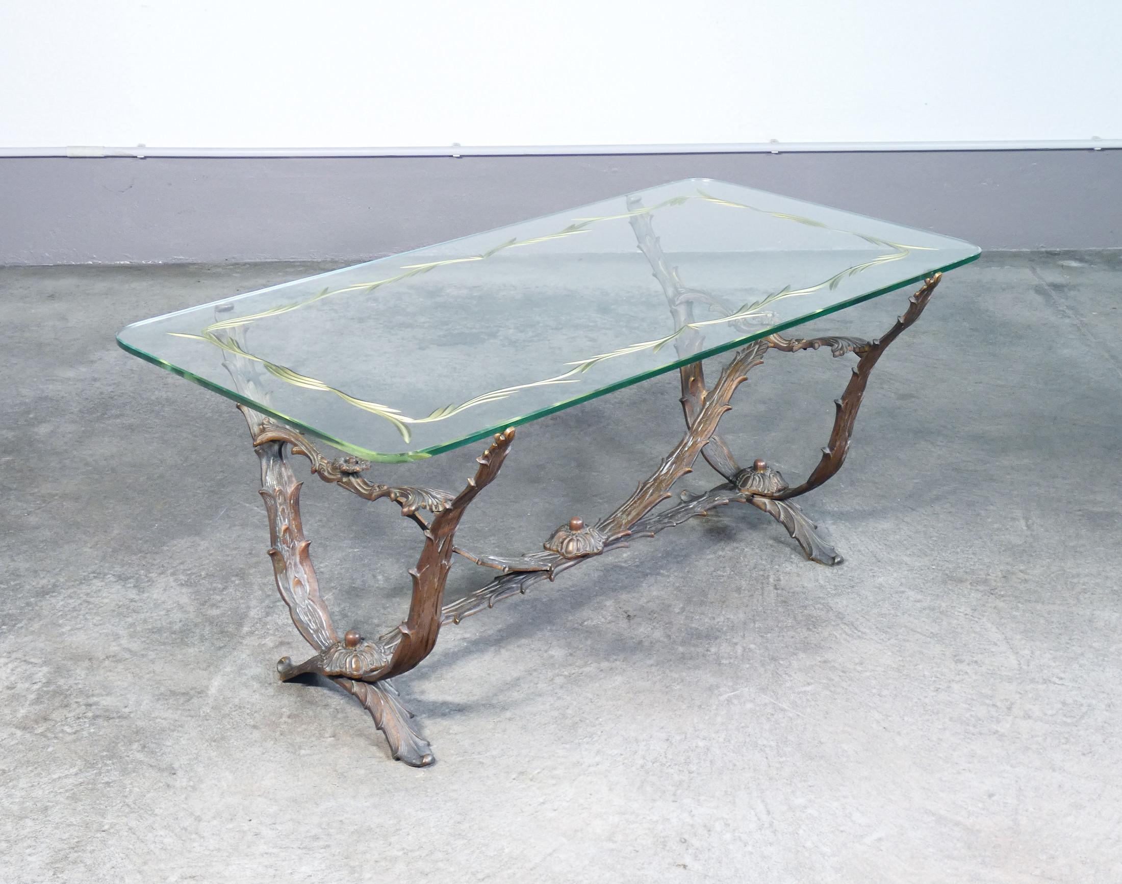 Mid-20th Century Table basse ref. Pier Luigi COLLI, base en bronze, plateau en verre. 1950s en vente