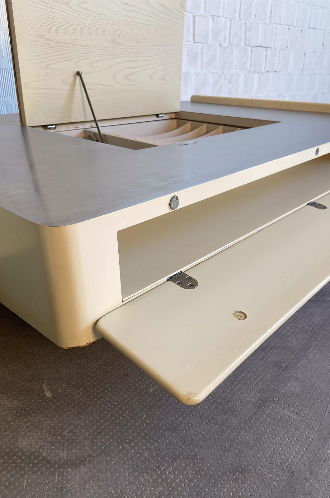 Caori Low Table by Vico Magistretti for Gavina In Fair Condition For Sale In Ravenna, IT