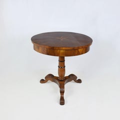 Charles X Coffee Table in Inlaid Walnut, Tuscan Manufacture, first half of the 19th century
