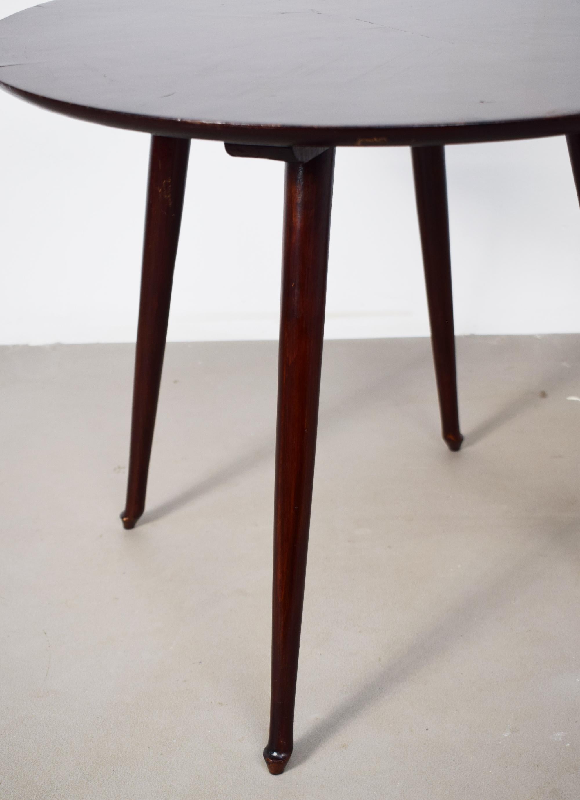Tavolino circolare in legno, Italia, anni '50. In Good Condition For Sale In Palermo, PA