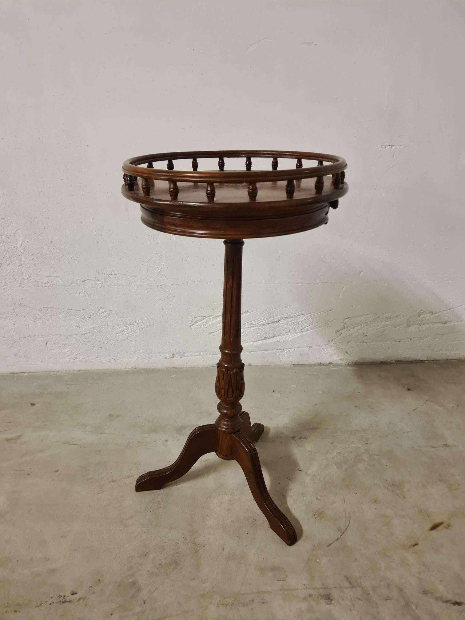 Late 19th Century Tavolino circolare vittoriano di fine 800' in vendita