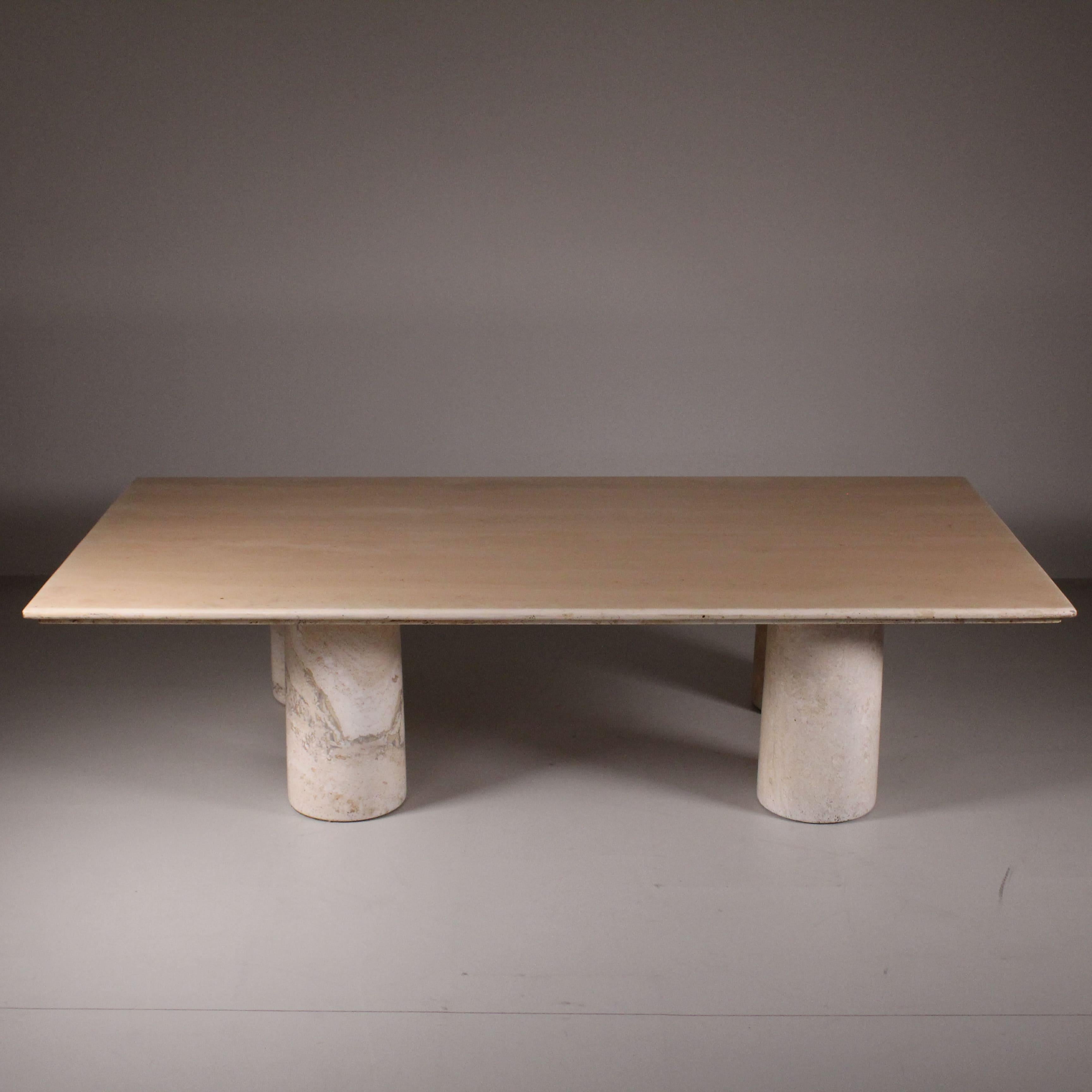 Italian  Colonnaded marble coffee table, Mario Bellini, Cassina, 1969 For Sale