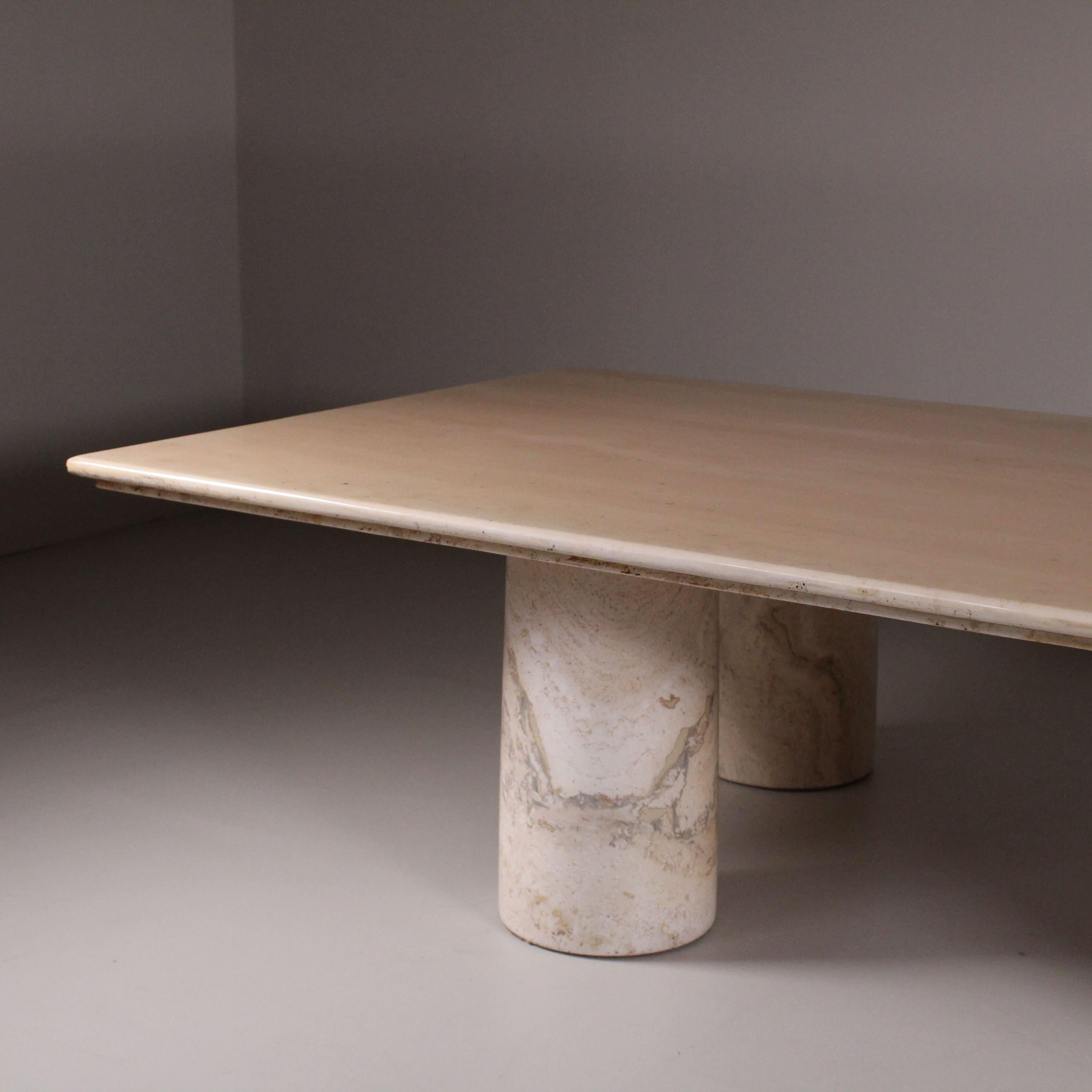 Late 20th Century  Colonnaded marble coffee table, Mario Bellini, Cassina, 1969 For Sale