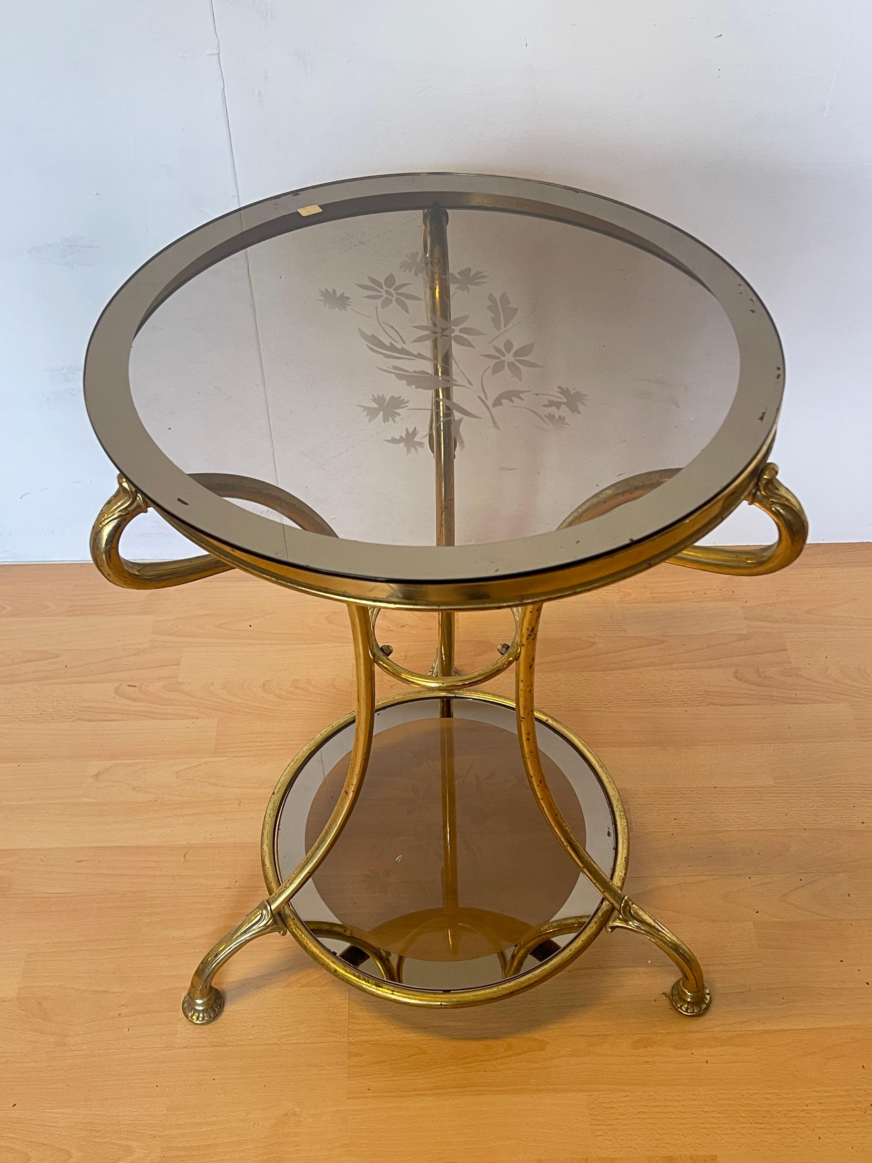 Tavolino con Base in ottone Dorato e Piano in Vetro Decorato, anni '90 In condizioni buone in vendita a Cantù, IT