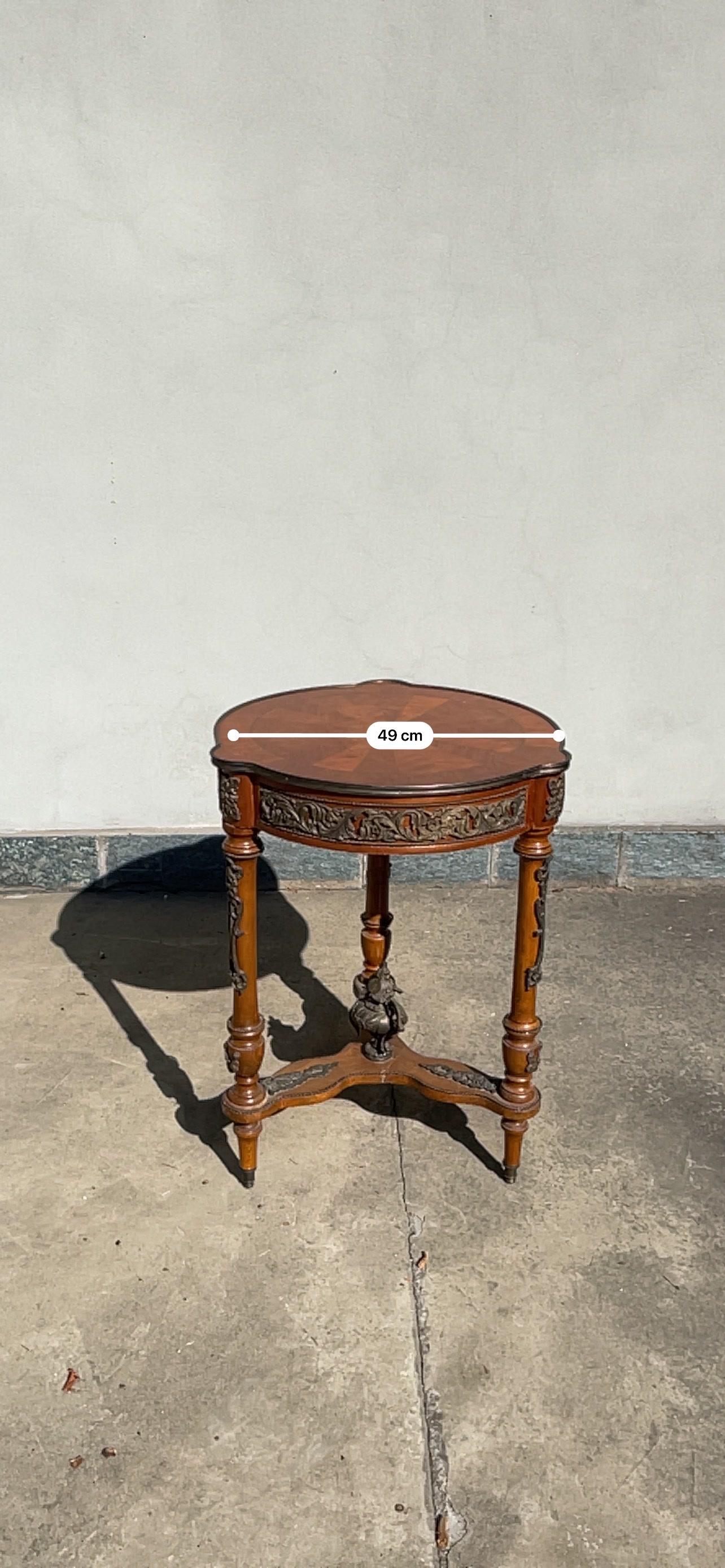Tavolino con intarsi in ottone - inizi xx secolo - antiquariato - antichità - antiques - table. 

