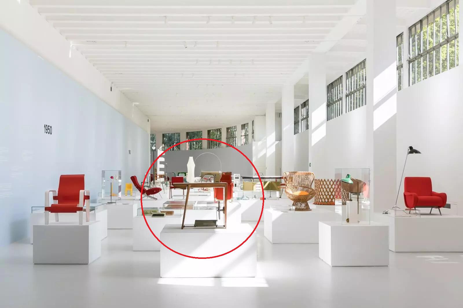 Tavolino con macchina da scrivere Visetta, di Gio Ponti, archiviato pubblicato in vendita 5
