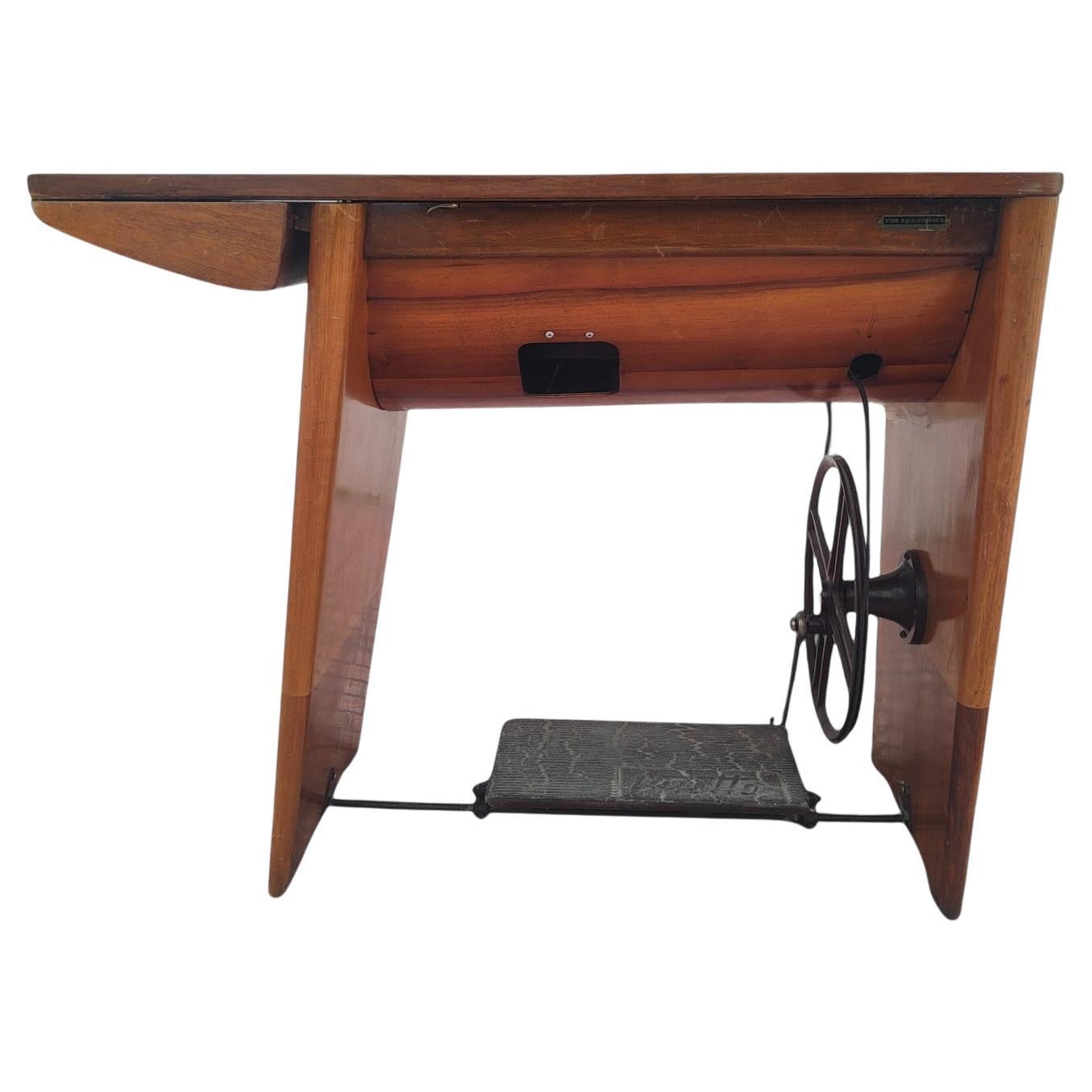 Mid-Century moderno Tavolino con macchina da scrivere Visetta, di Gio Ponti, archiviato pubblicato in vendita