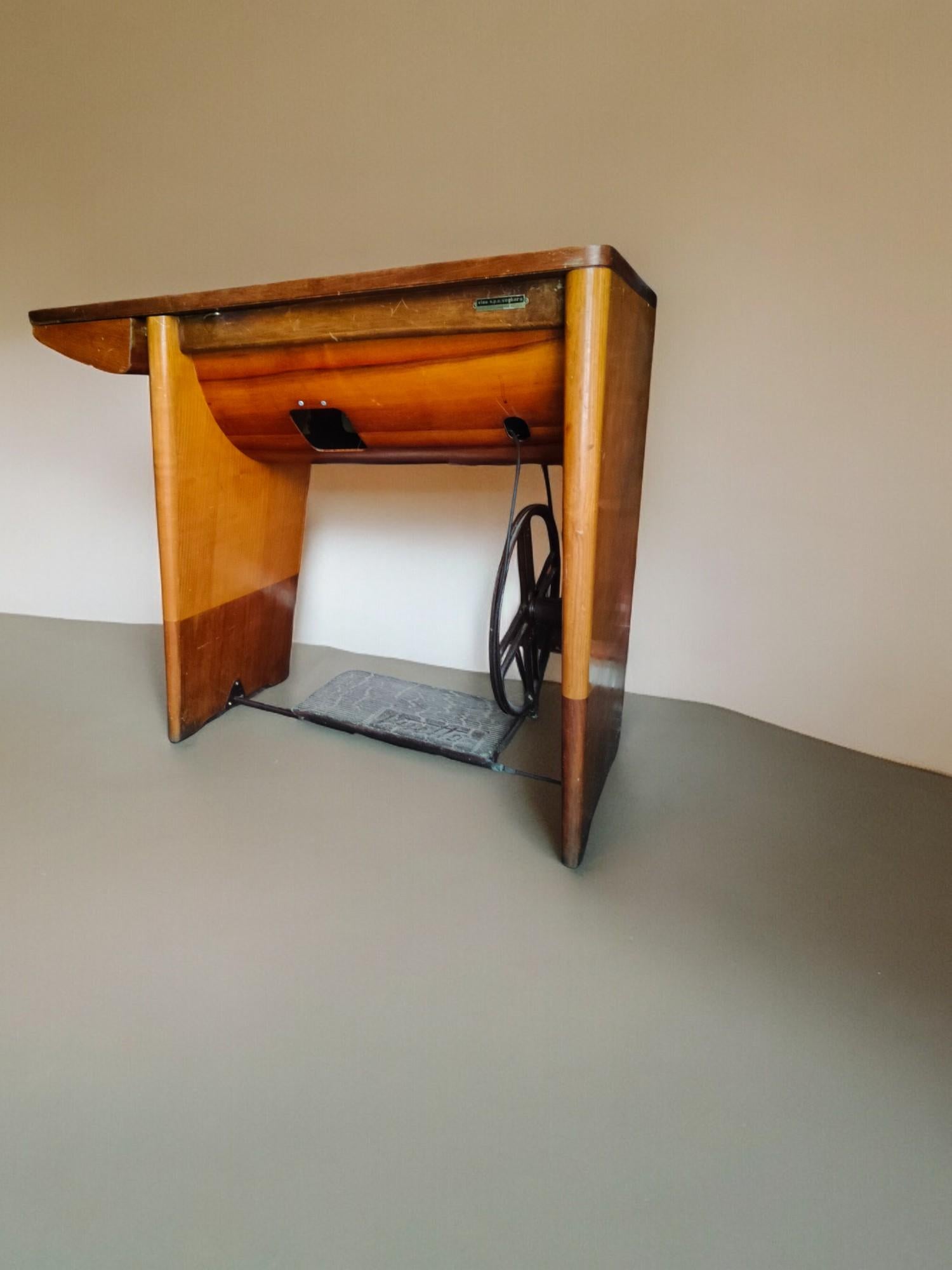 Mid-20th Century Tavolino con macchina da scrivere Visetta, di Gio Ponti, archiviato pubblicato in vendita
