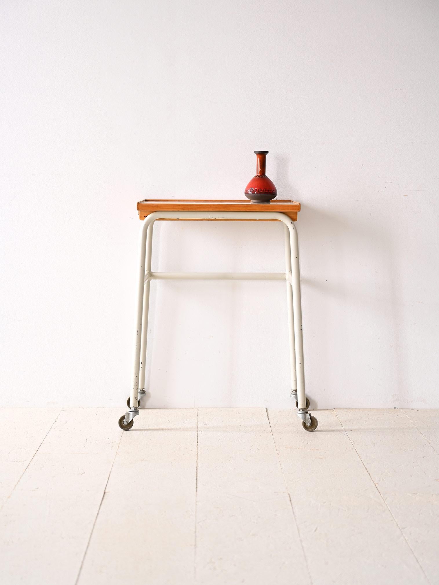 Scandinavian trolley from the 1960s.

A practical and functional piece of modernism due to its small size and the presence 2 of wheels. The understated, industrial style makes it perfect for adding character to any corner of the home. It can be used