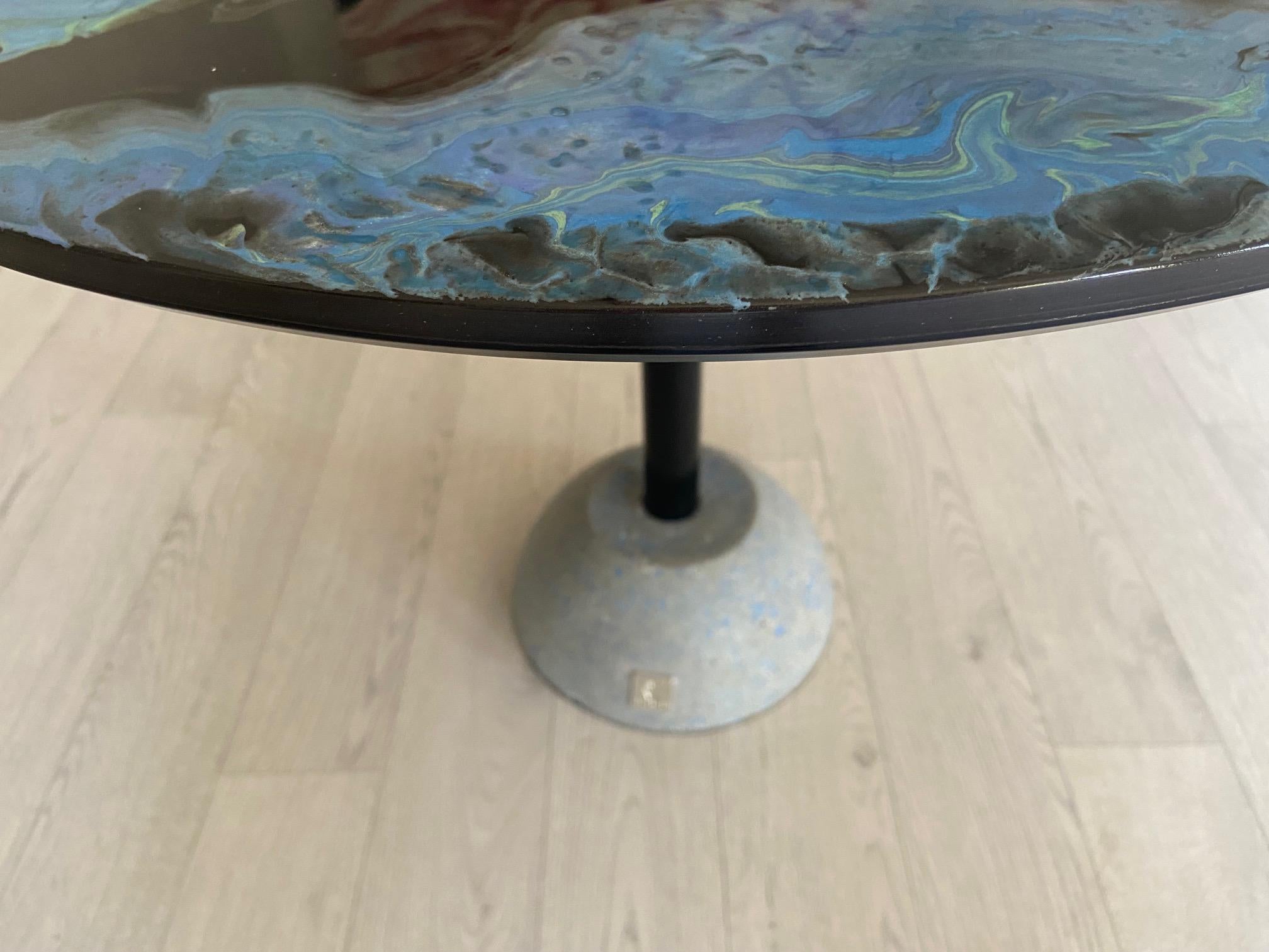 Fer Table basse en fer et ciment décorée à la main en Italie par Cupioli en vente