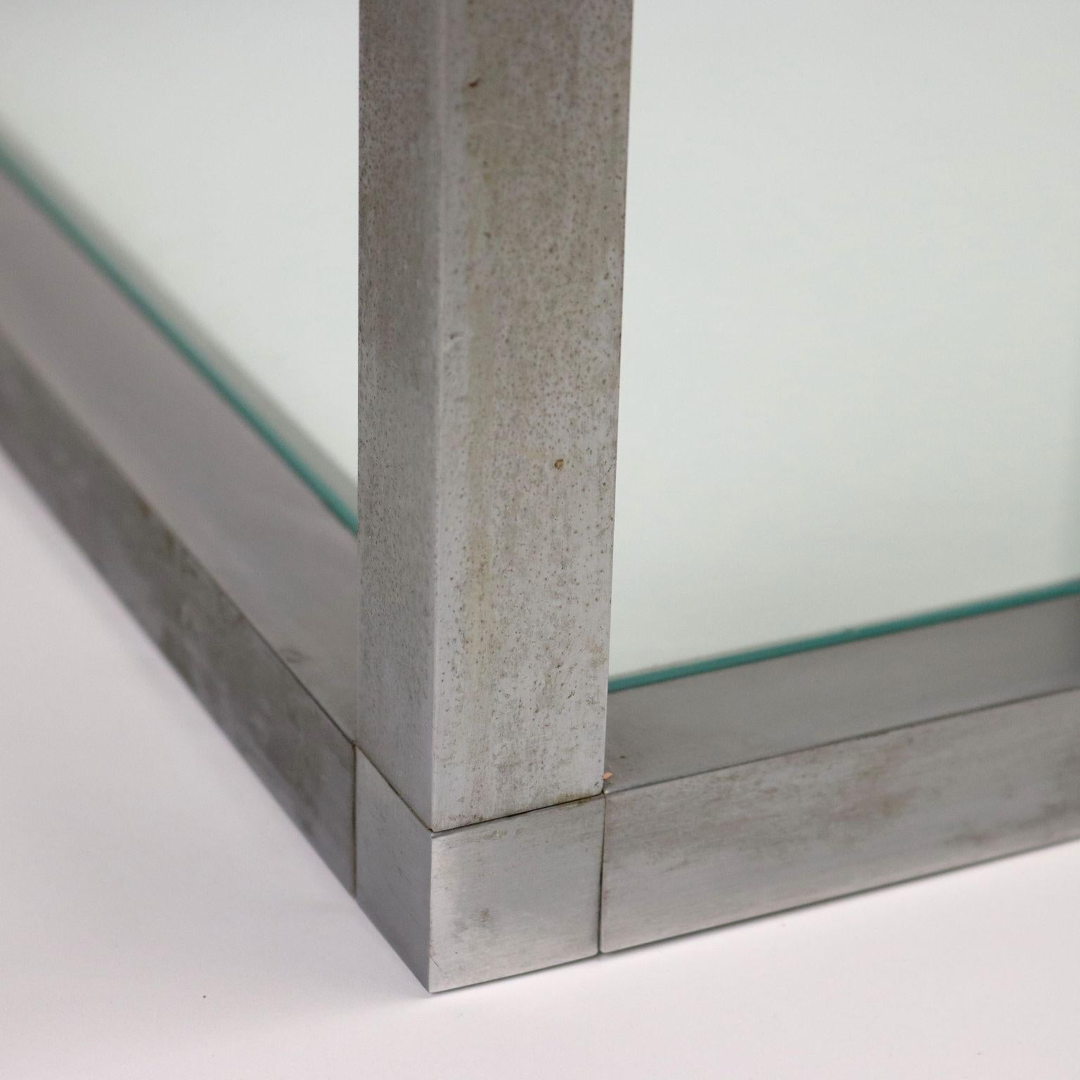 Métal Table basse cubique en métal et verre 1960 en vente