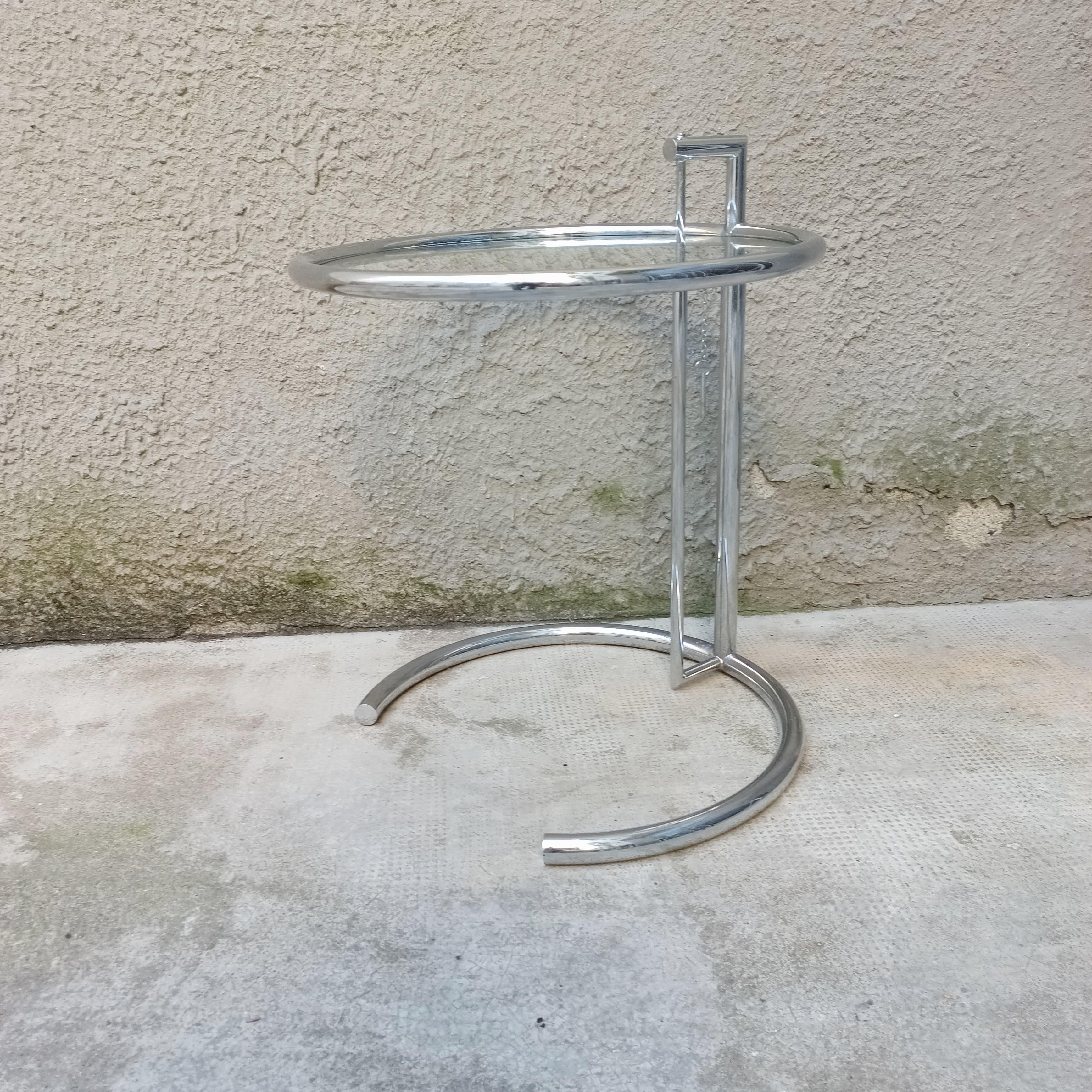 Verstellbarer Beistelltisch im Stil von Eileen Gray - Italien - 1980er Jahre im Angebot 1