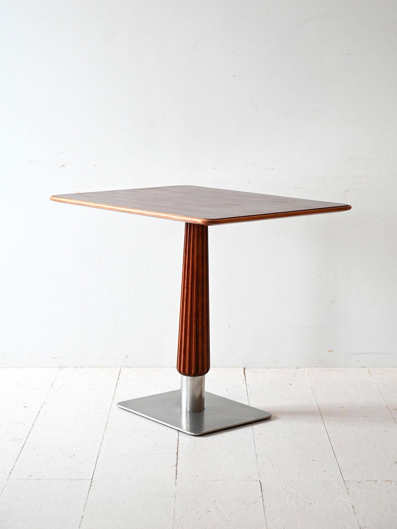 Scandinave moderne Table de bar en acajou avec base en acier en vente