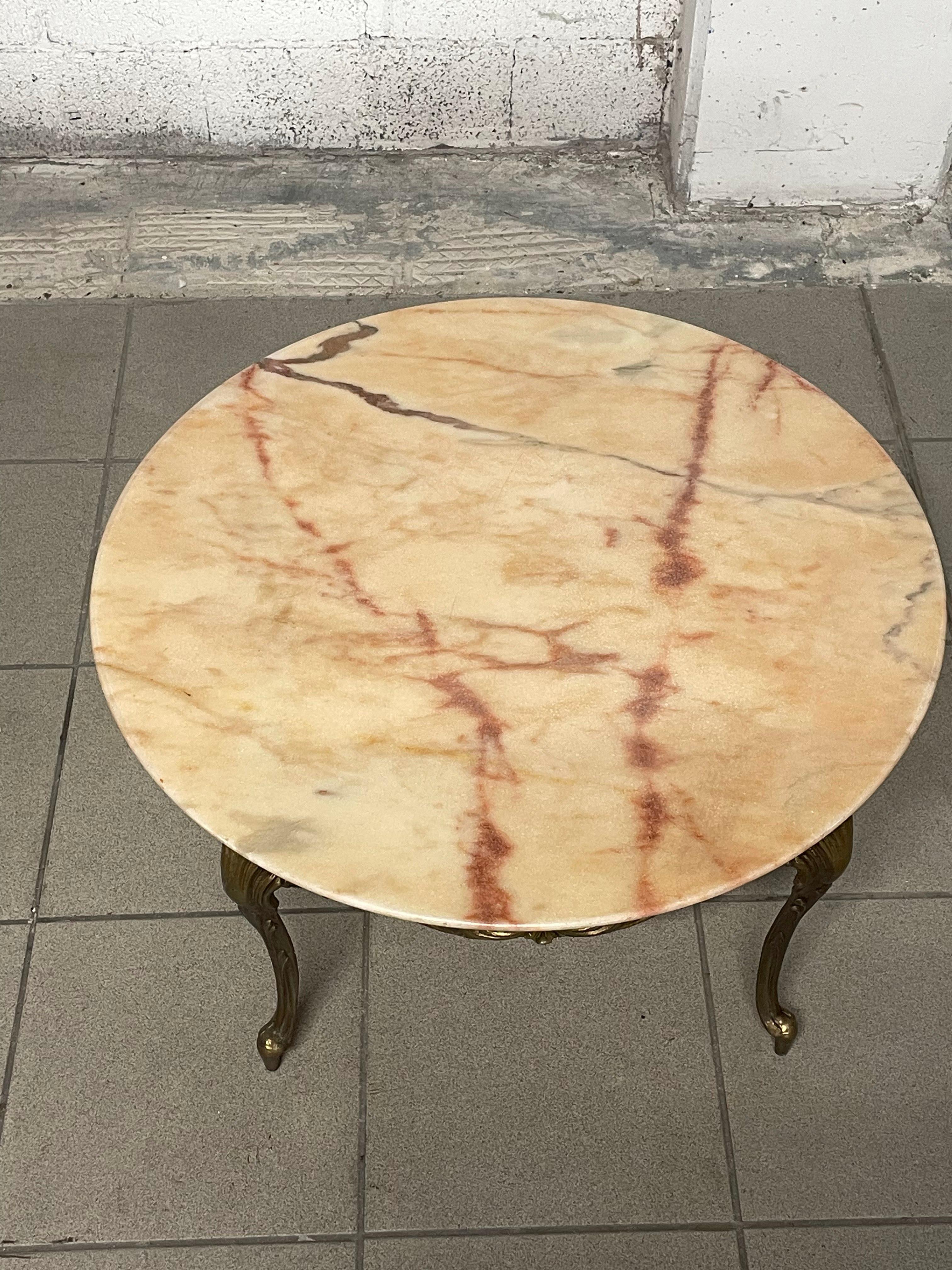 Italian Tavolino da caffè anni '50 in ottone e marmo rosa in vendita