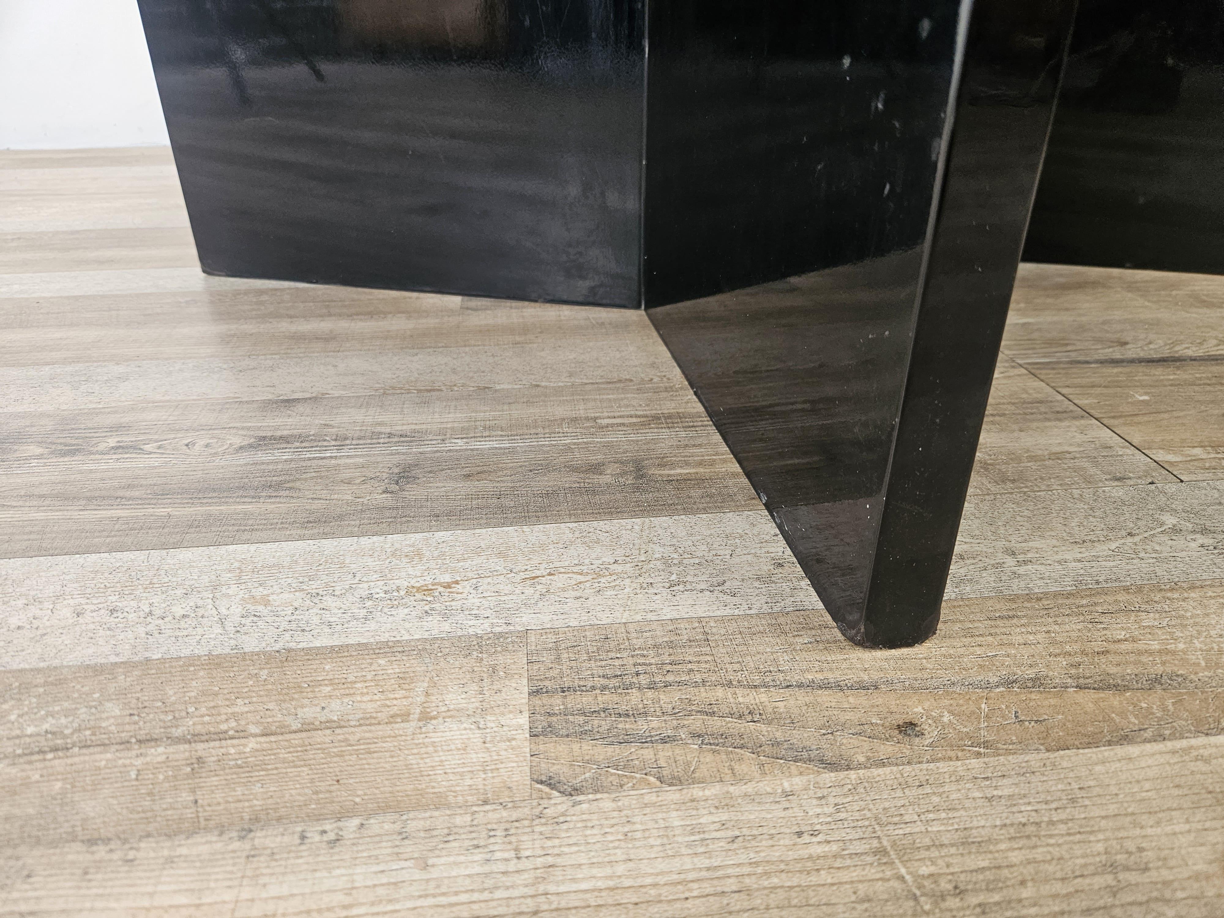 Tavolino da caffè anni '70 quadrato con raffigurazioni geometriche in vendita 6