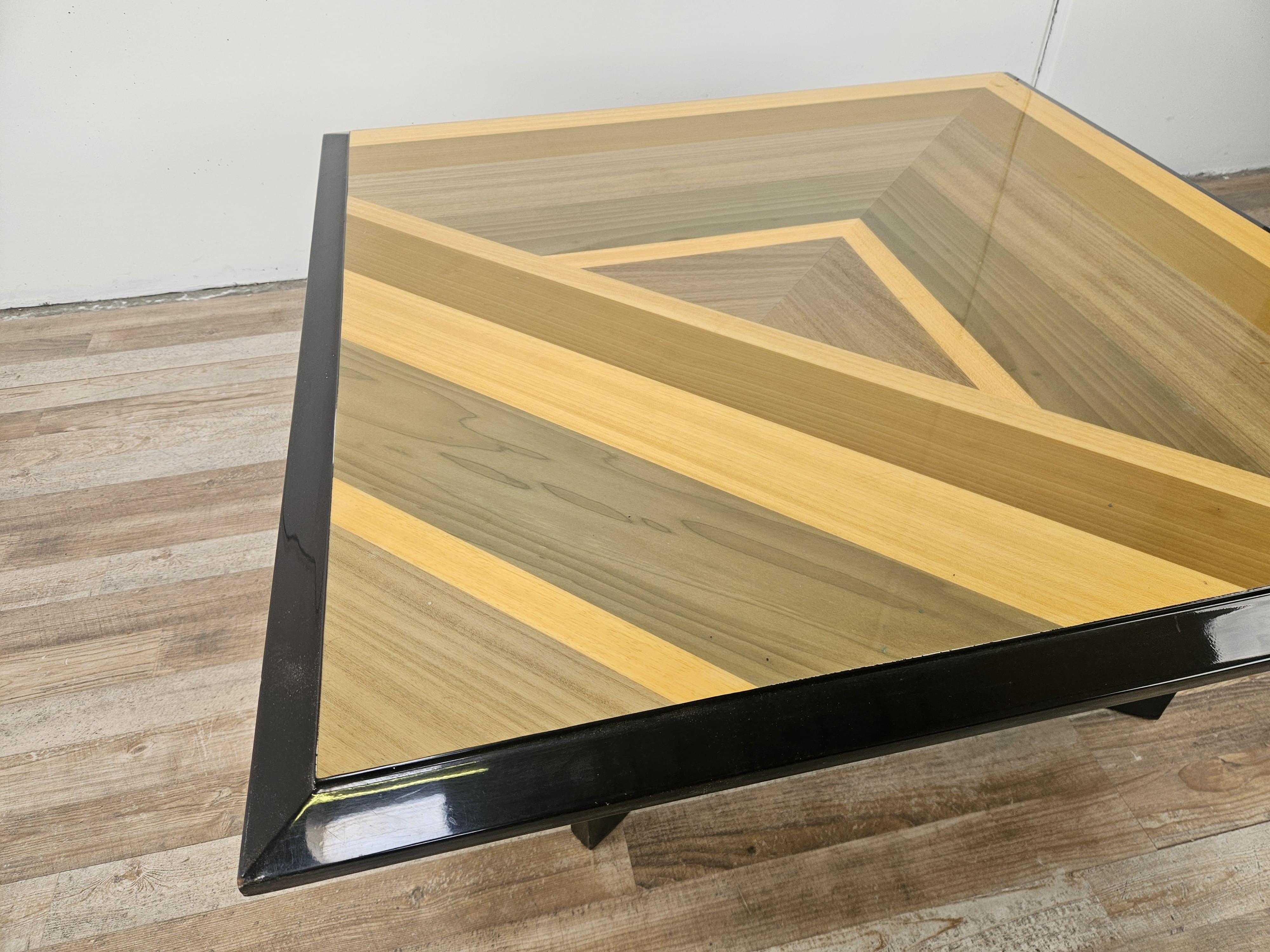Tavolino da caffè anni '70 quadrato con raffigurazioni geometriche In condizioni buone in vendita a Premariacco, IT