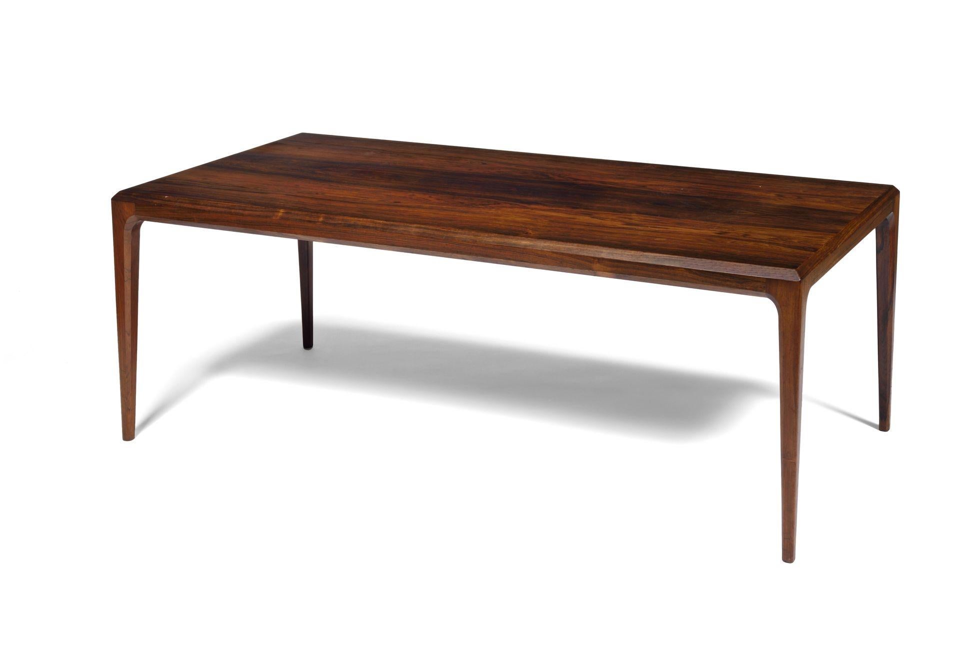 Legno Tavolino da caffè designer Johannes Andersen per CFC Silkeborg, anni '60 in vendita