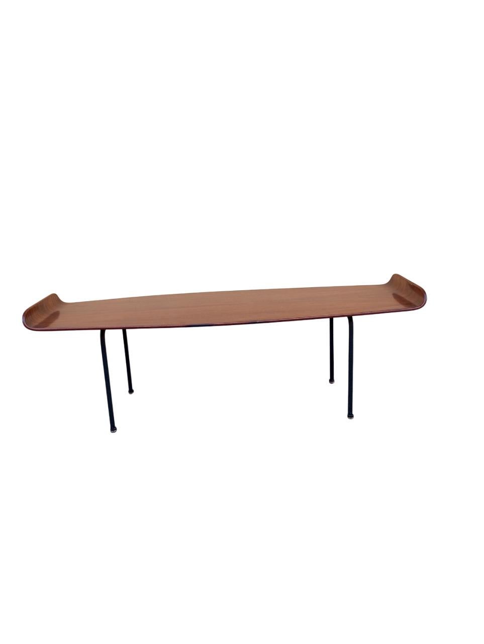 The coffee table made of curved teak wood, designed by Franco Campo and Carlo Graffi for the Home Collection Torino production in the 1950s.
Dimensions: length 121 cm x width 46 cm x H 35 cm
Featuring an essential and functional design, this coffee