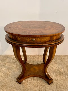 Tavolino da caffe in legno intagliato stile barocco con un casseto anni '30