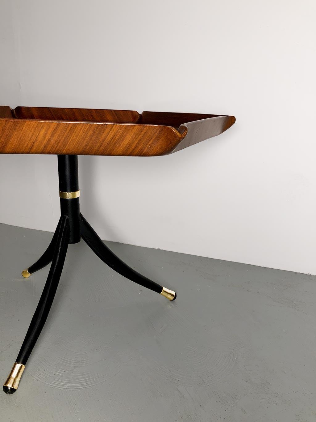 20th Century Italian coffee table attributed to Campo and Graffi in curved teak For Sale