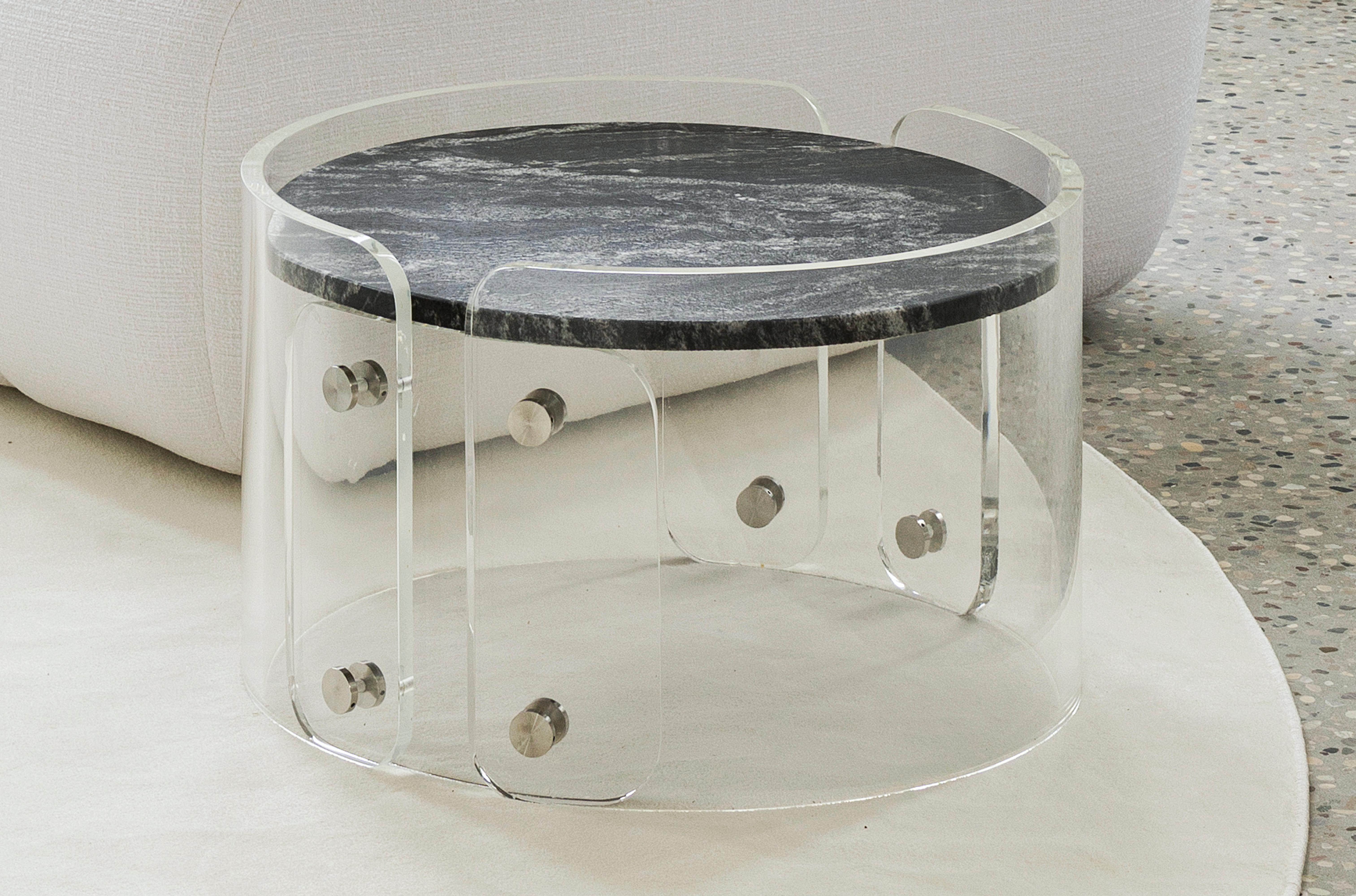 Italian Petite table basse LASSU', plateau en granit noir beauty. Par Legame Italia en vente