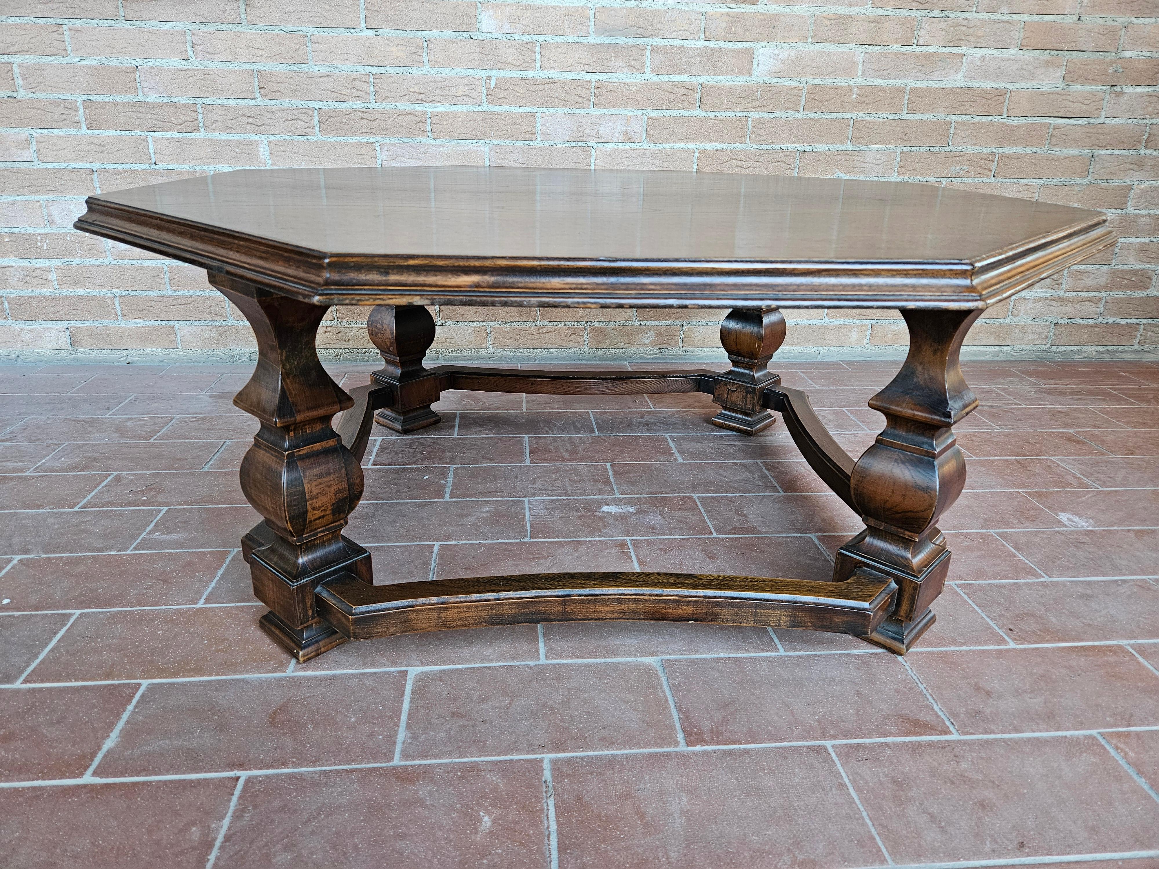 Octagonal shaped wooden coffee table, perfect for use as a coffee table or for hosting guests.

Normal signs of wear due to age and use.
