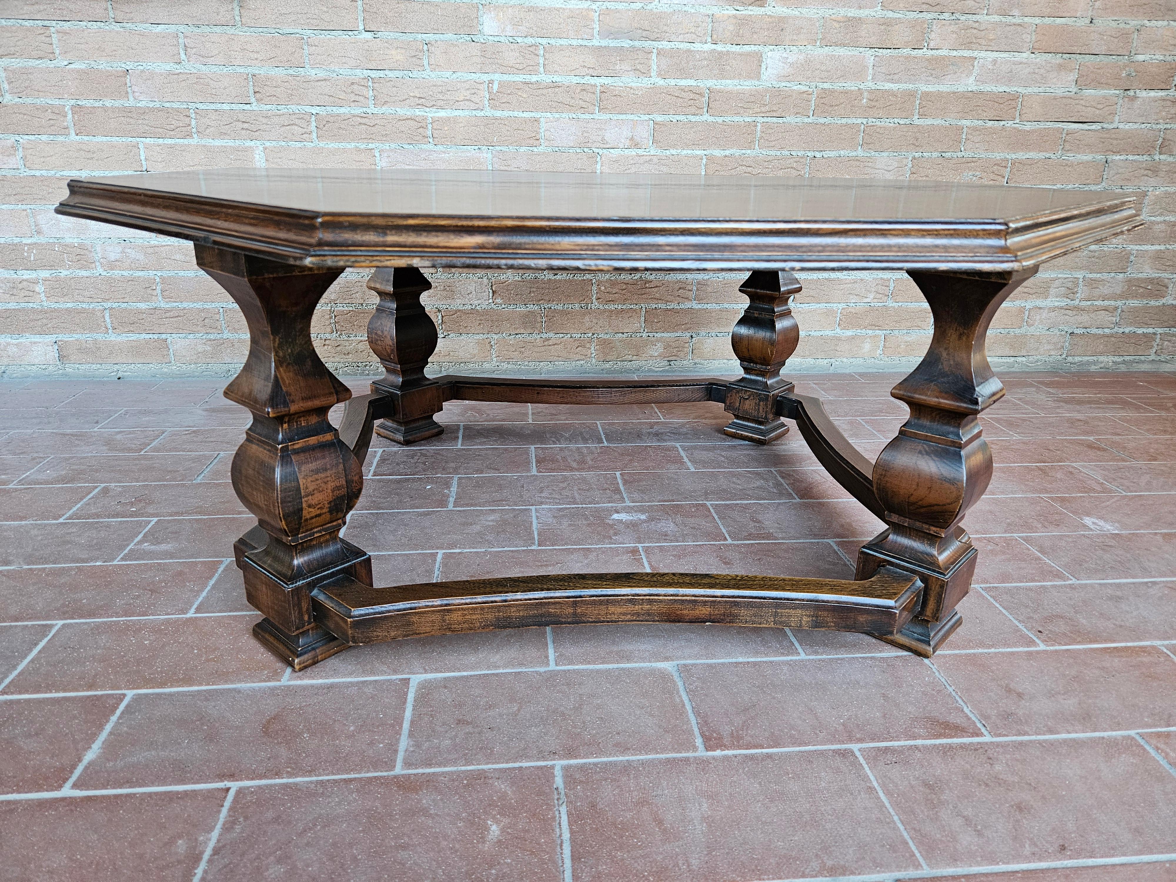 Neoclassical Revival 20th century octagonal coffee table For Sale