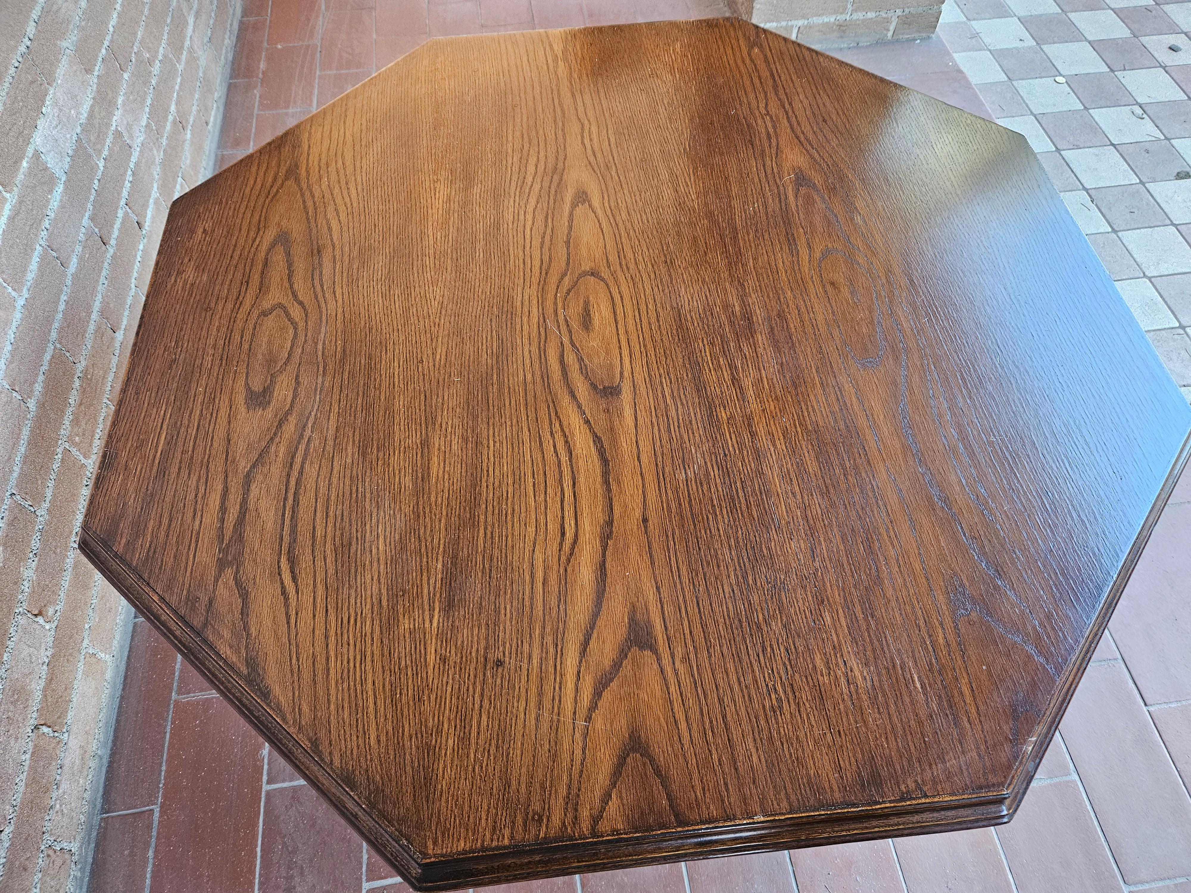 20th century octagonal coffee table In Good Condition For Sale In Premariacco, IT