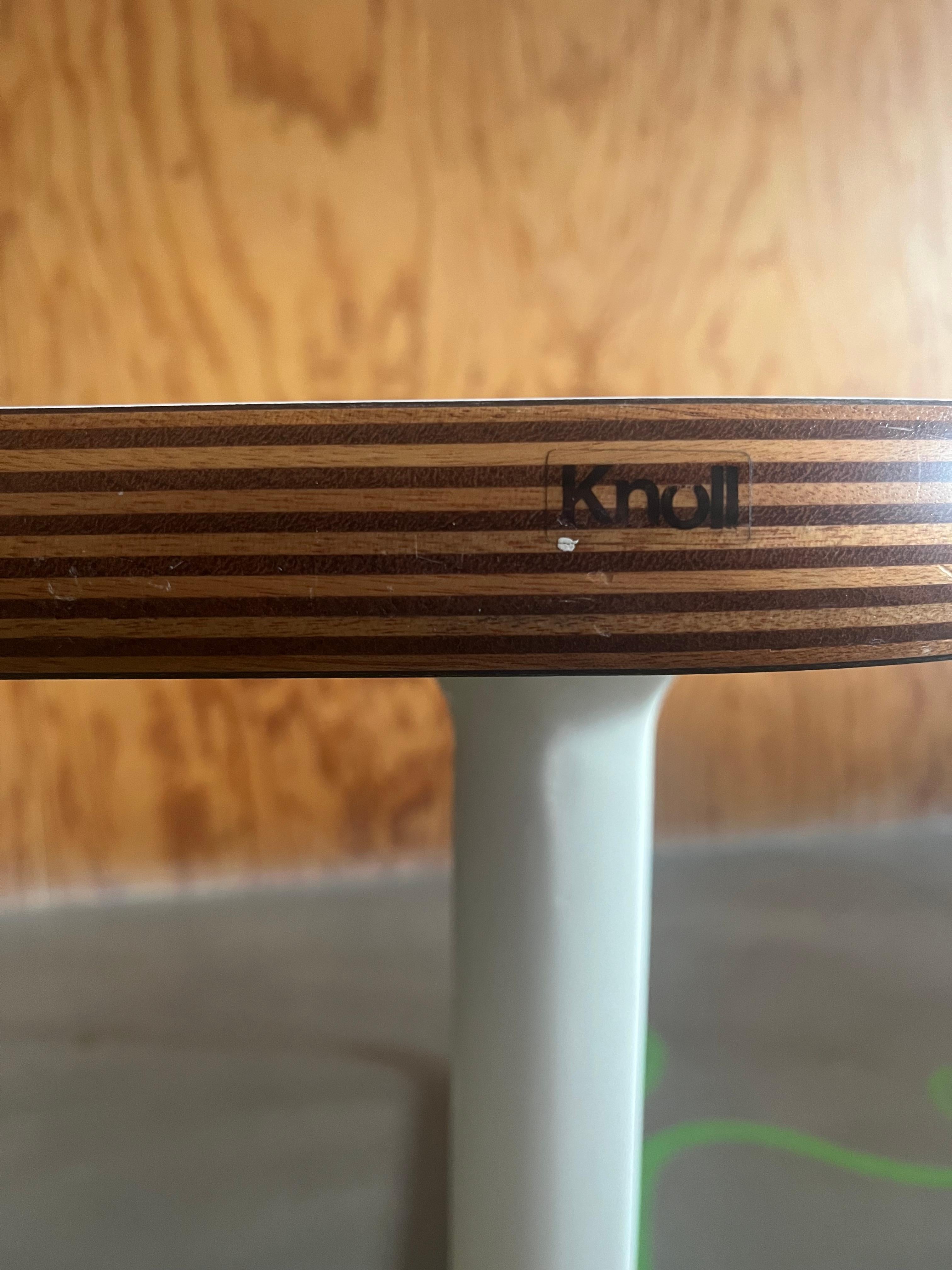 Modern Tavolino da caffè - produzione KNOLL - con etichetta