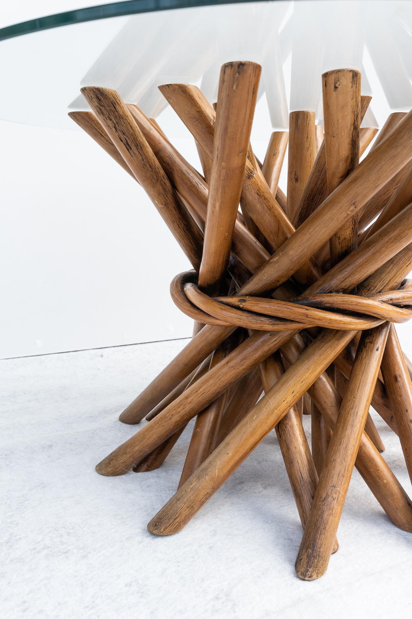 Table basse ronde en bambou avec plateau en verre, 1970 Bon état - En vente à Bastia Umbra, IT