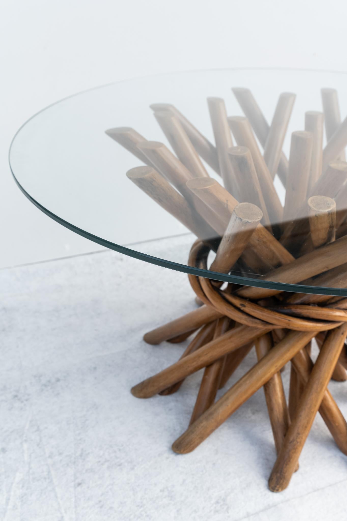 Late 20th Century Table basse ronde en bambou avec plateau en verre, 1970 en vente