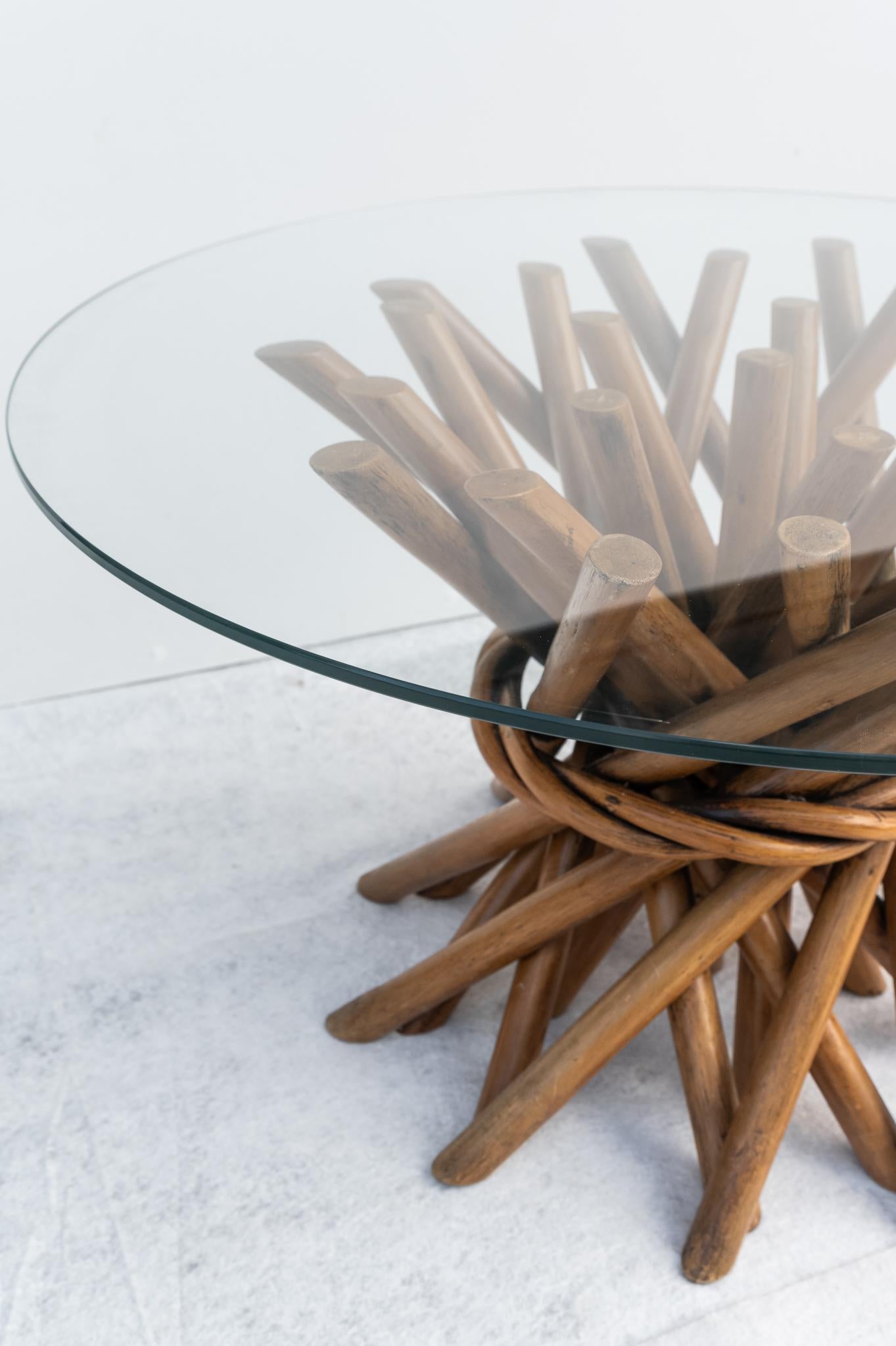 Bambou Table basse ronde en bambou avec plateau en verre, 1970 en vente