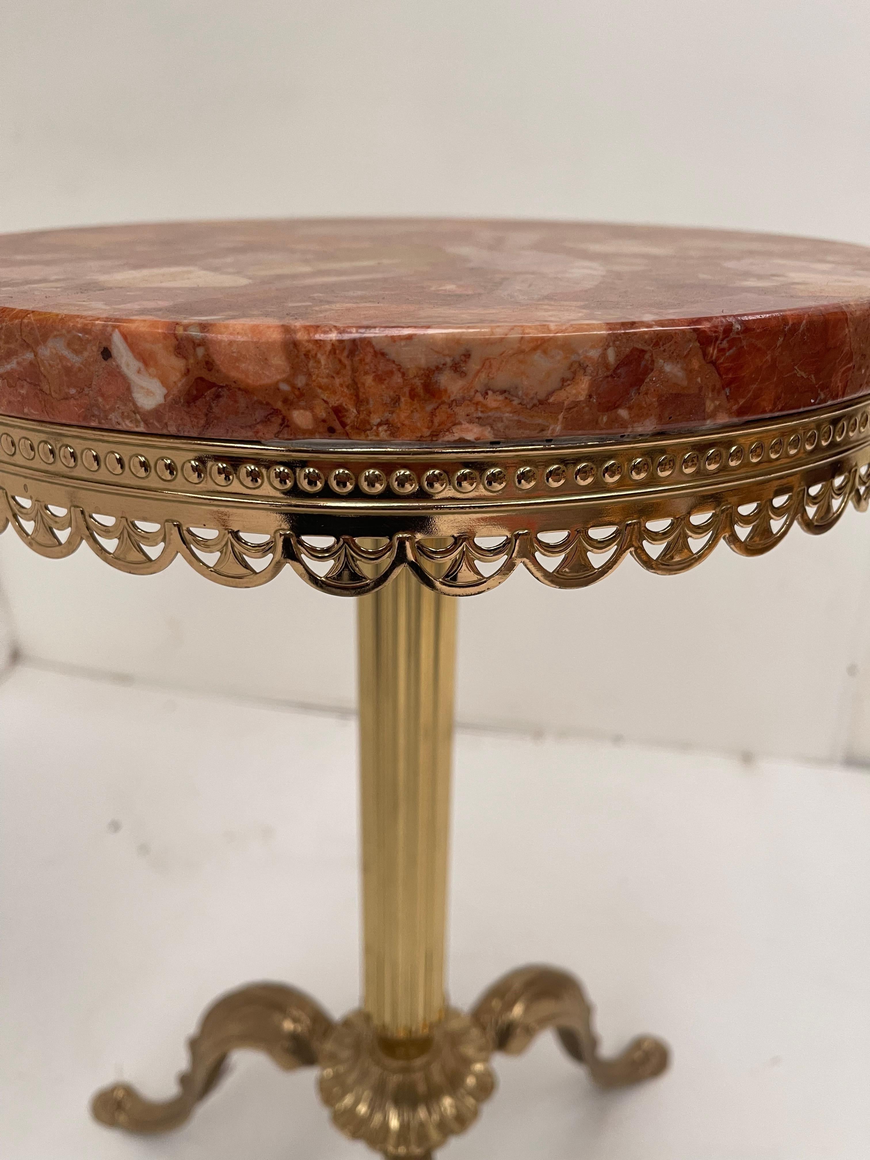Other Tavolino da caffe rotondo vintage french in marmo e ottone  For Sale