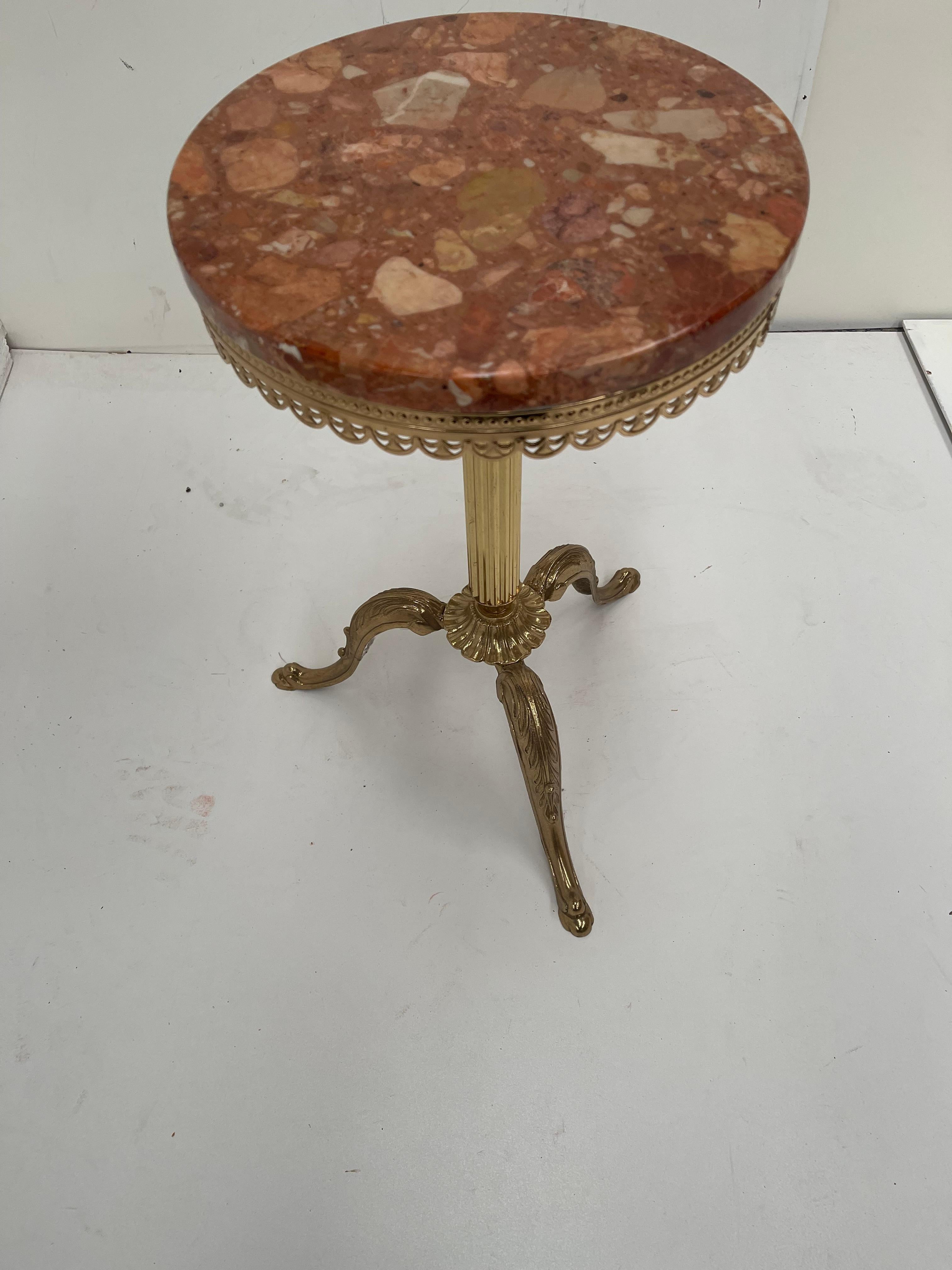 Tavolino da caffe rotondo vintage french in marmo e ottone  In Good Condition For Sale In Cantù, IT